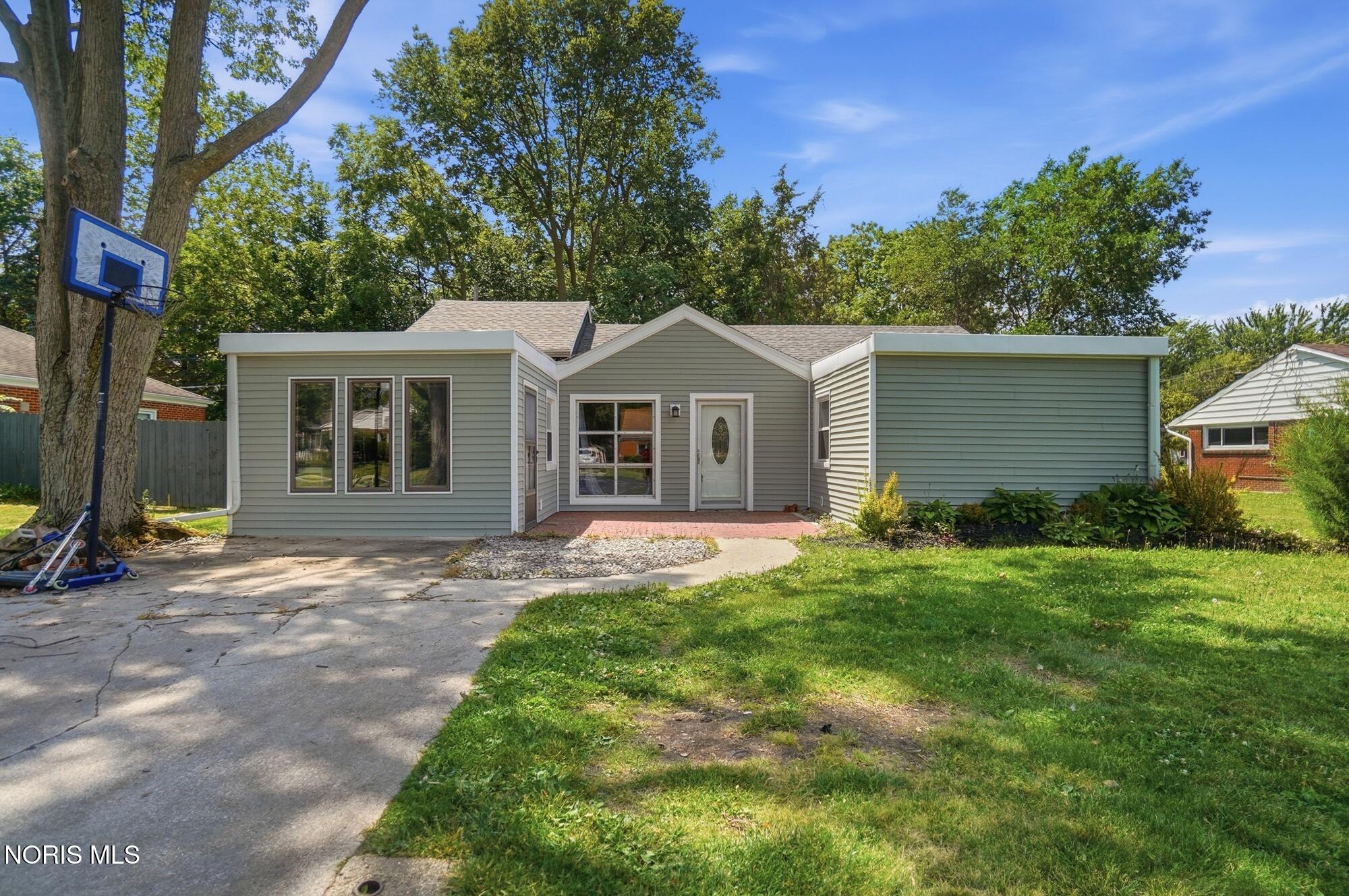 4 Greenbrier Court — photo