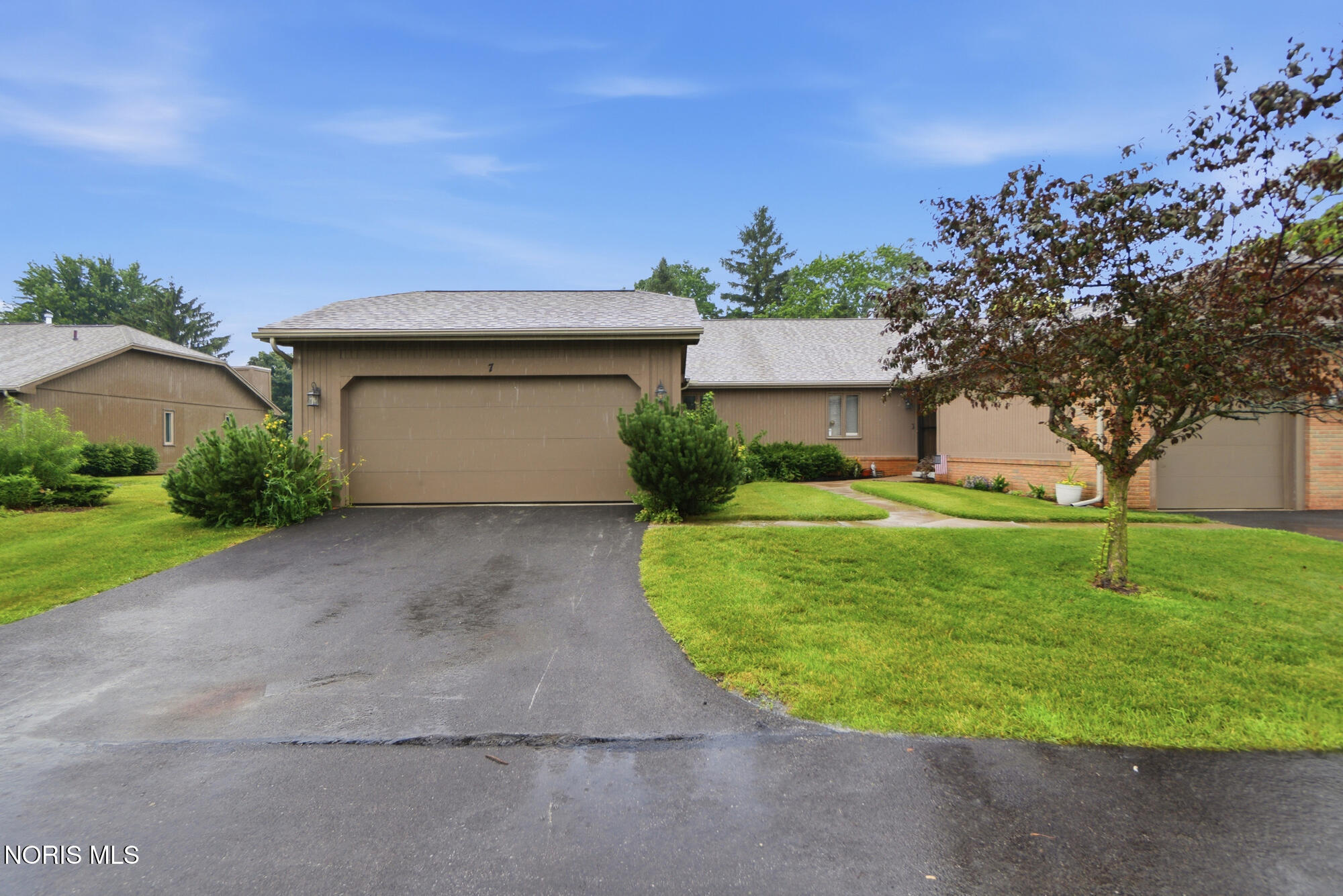 7 Meadowpond Drive — photo
