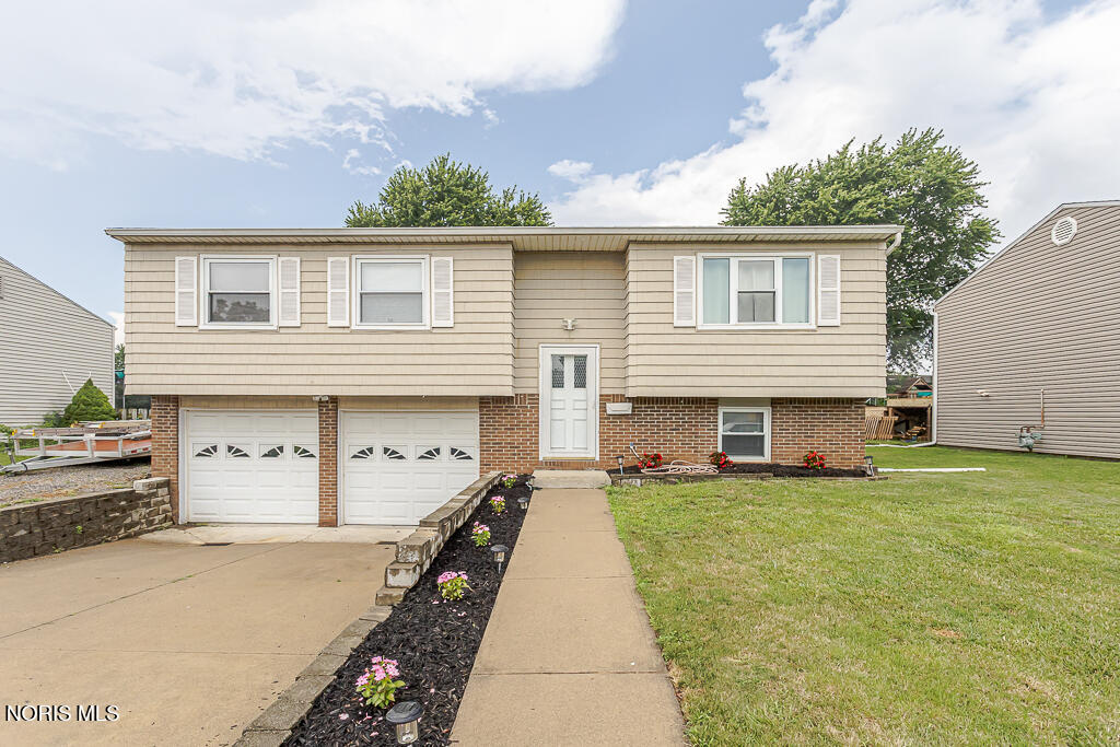 200 Farnstead Drive — photo