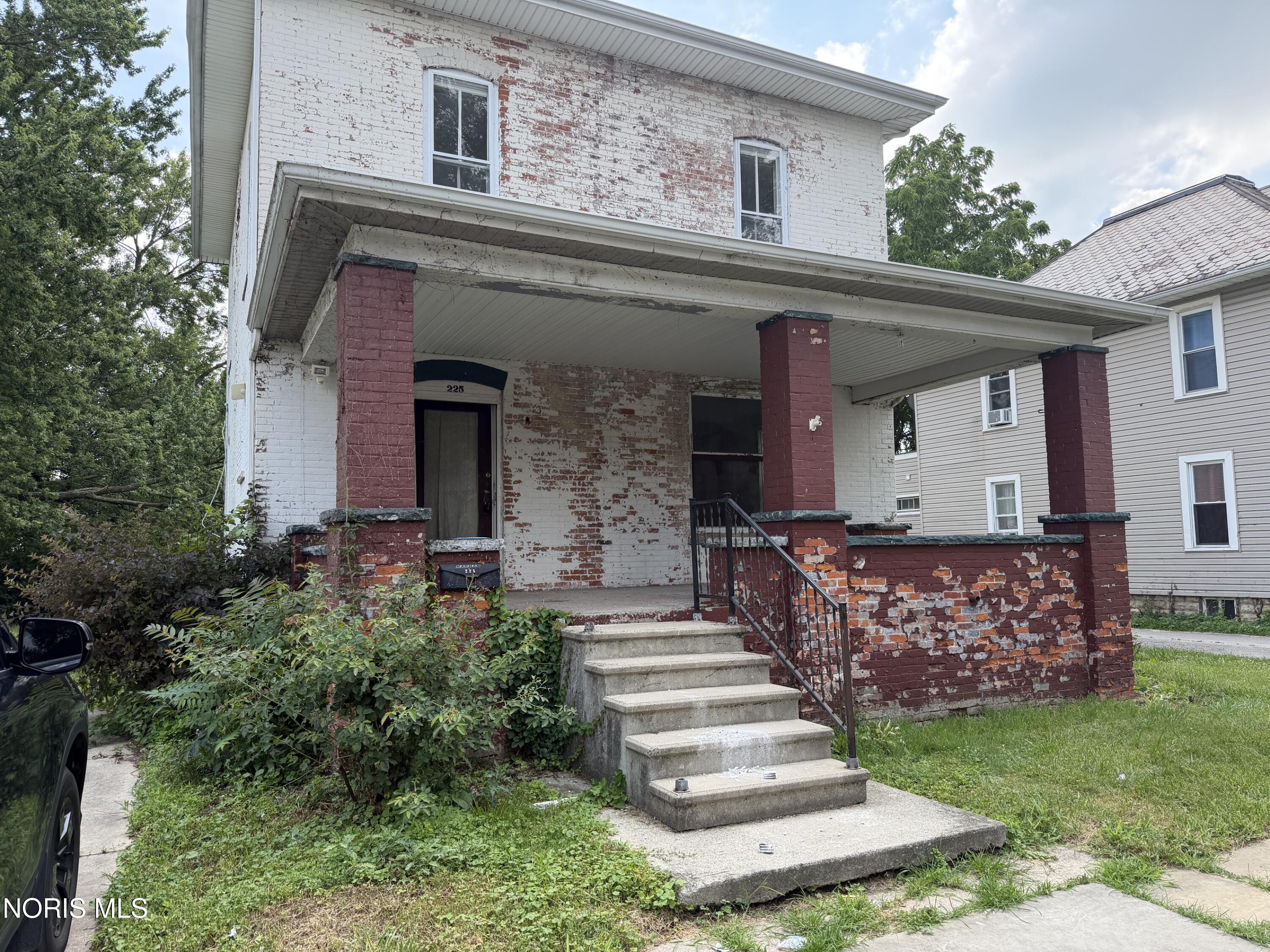 225 E South Street — photo