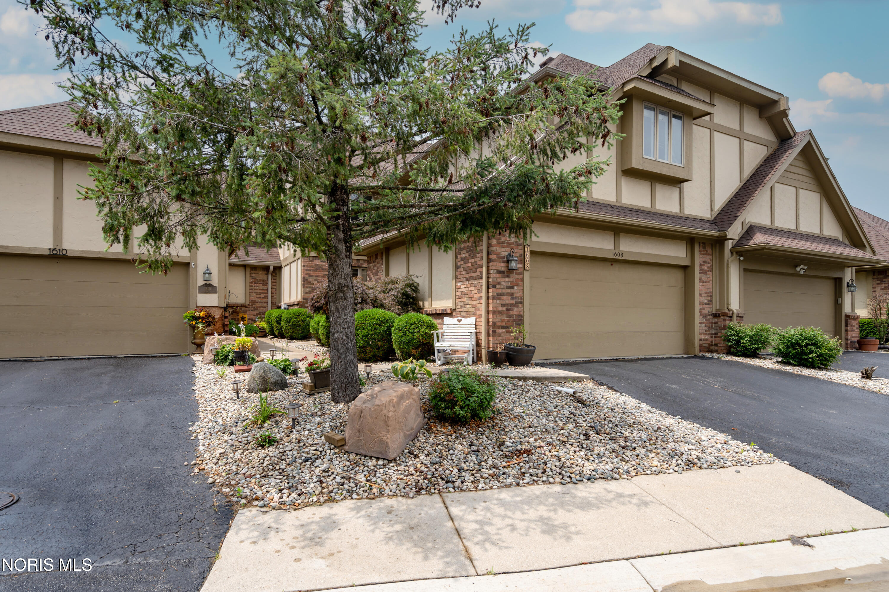 1608 Saddlebrook Court, #C — photo