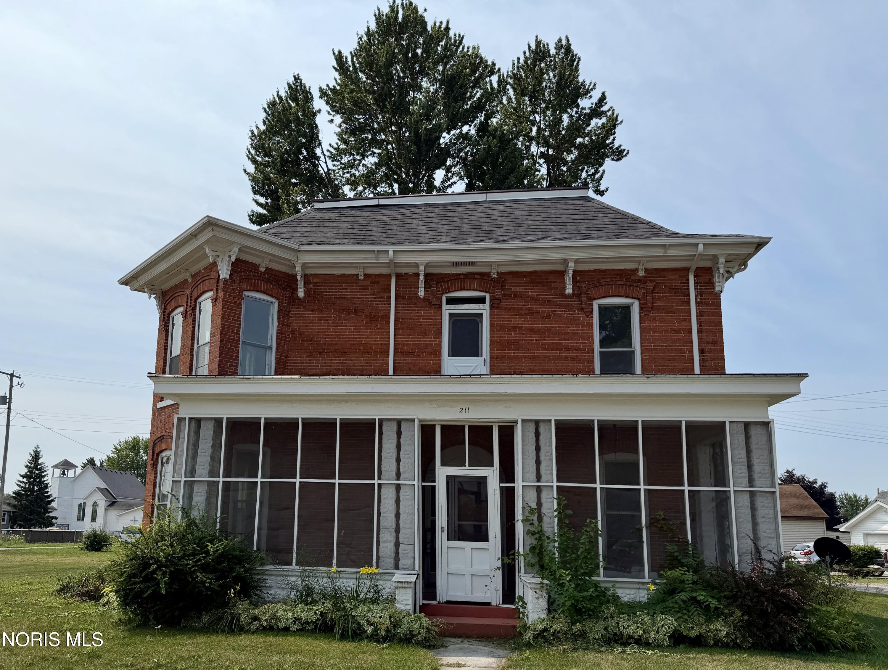 211 W Merrin Street — photo