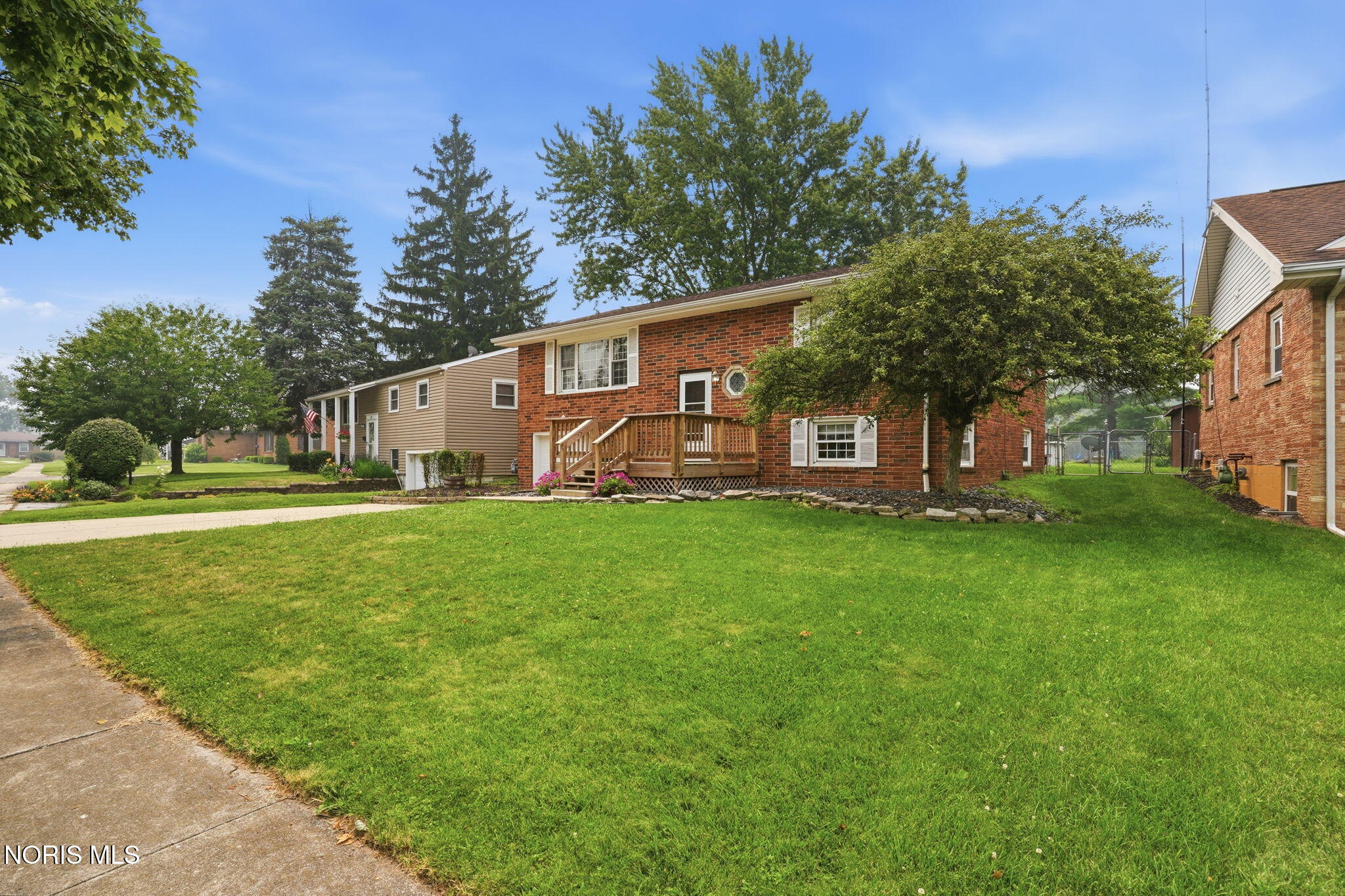 527 Sheffield Drive — photo
