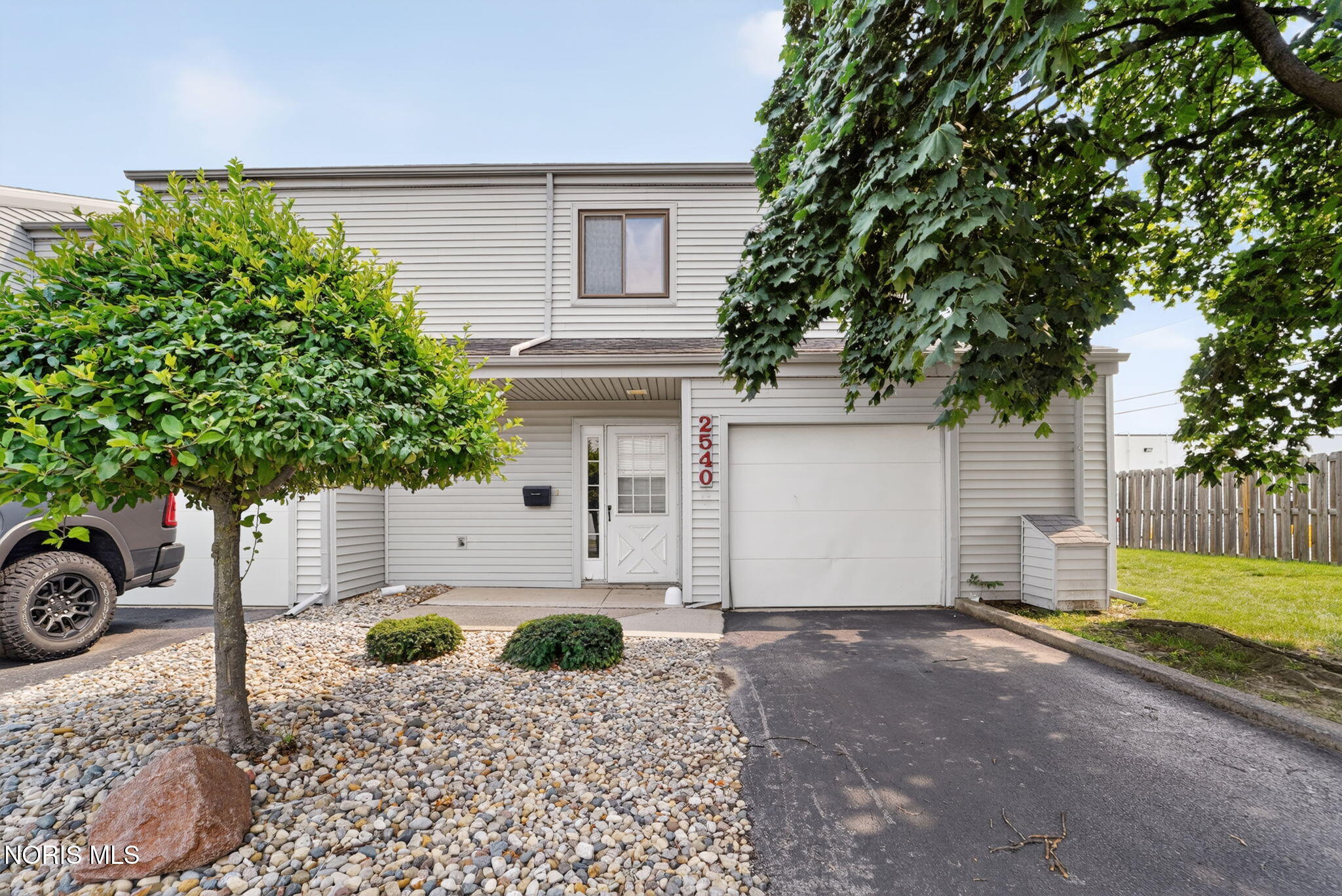 2540 W Village Drive — photo