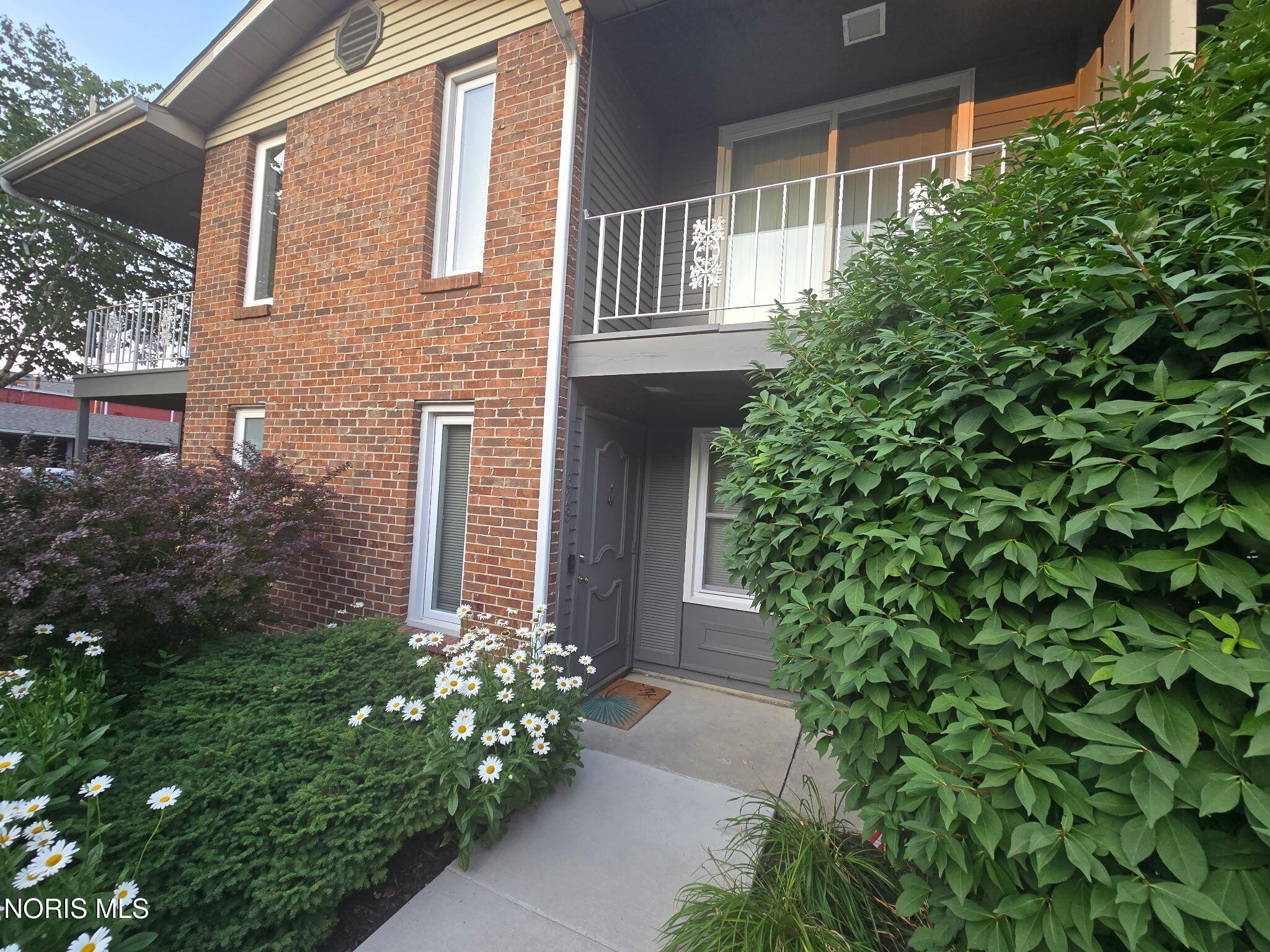 328 W Butler Street — photo