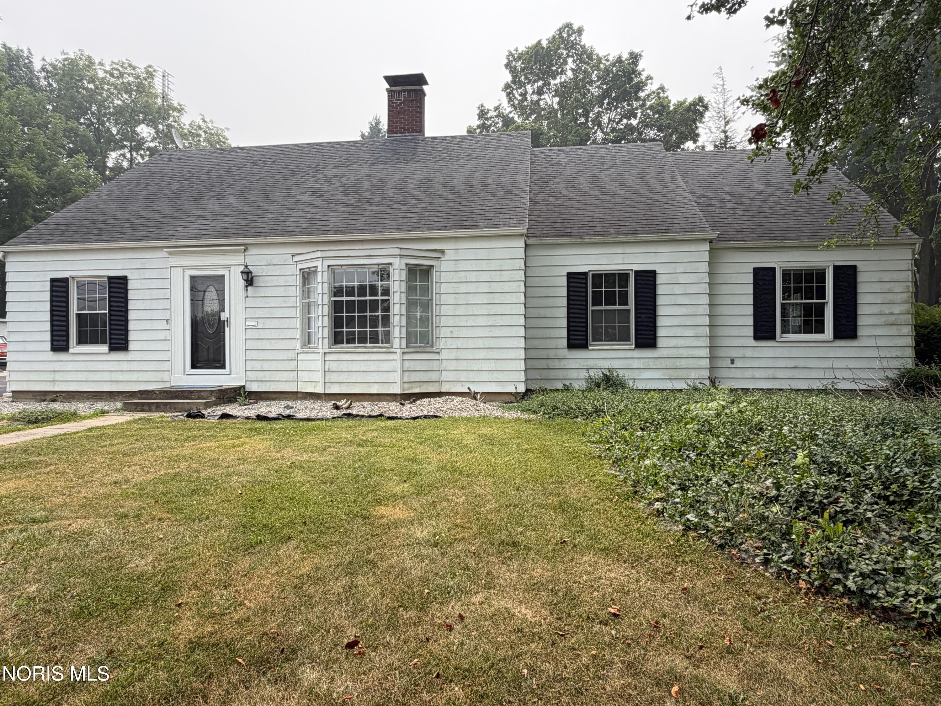 225 W High Street — photo