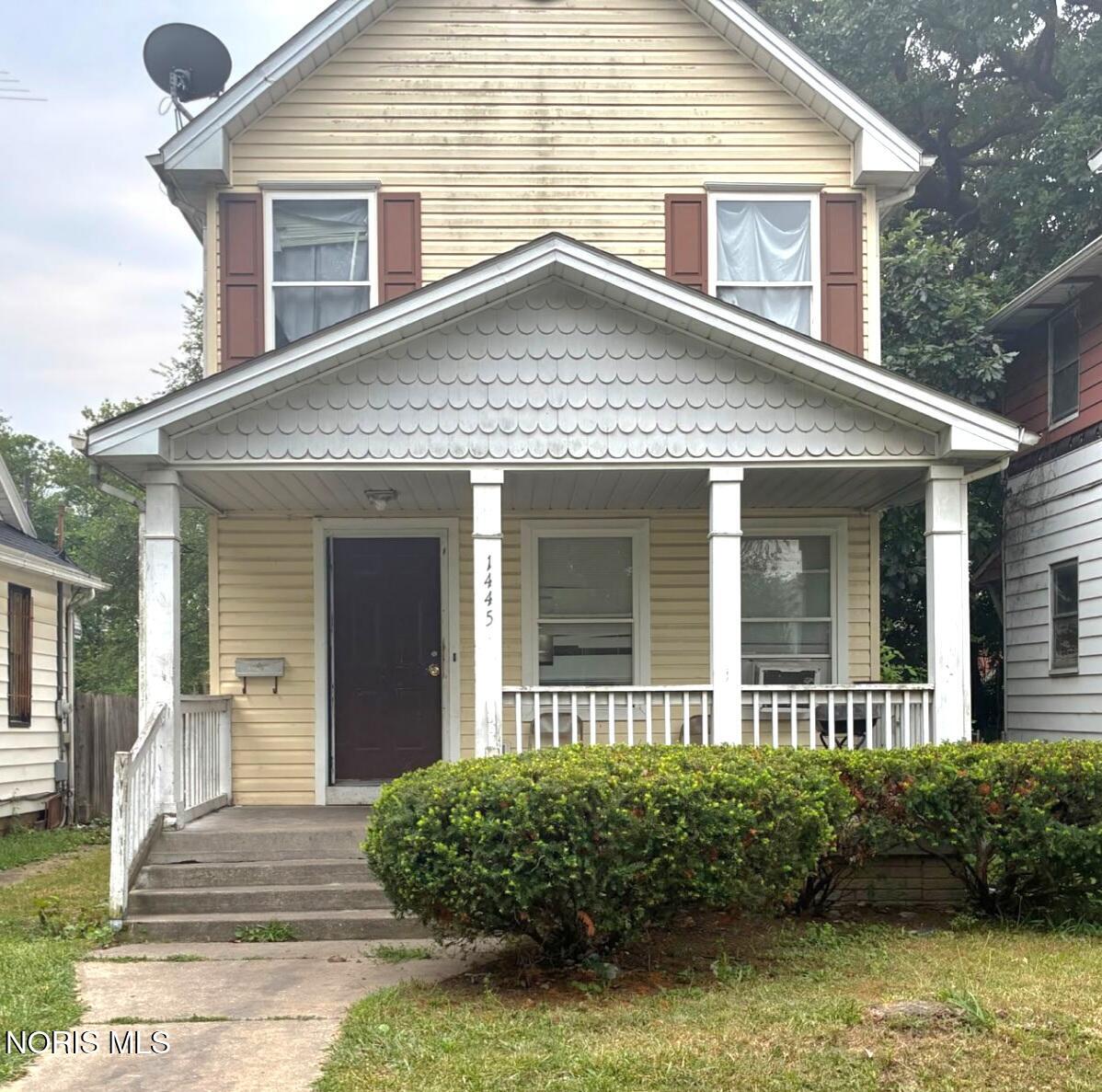 1445 Oakwood Avenue — photo