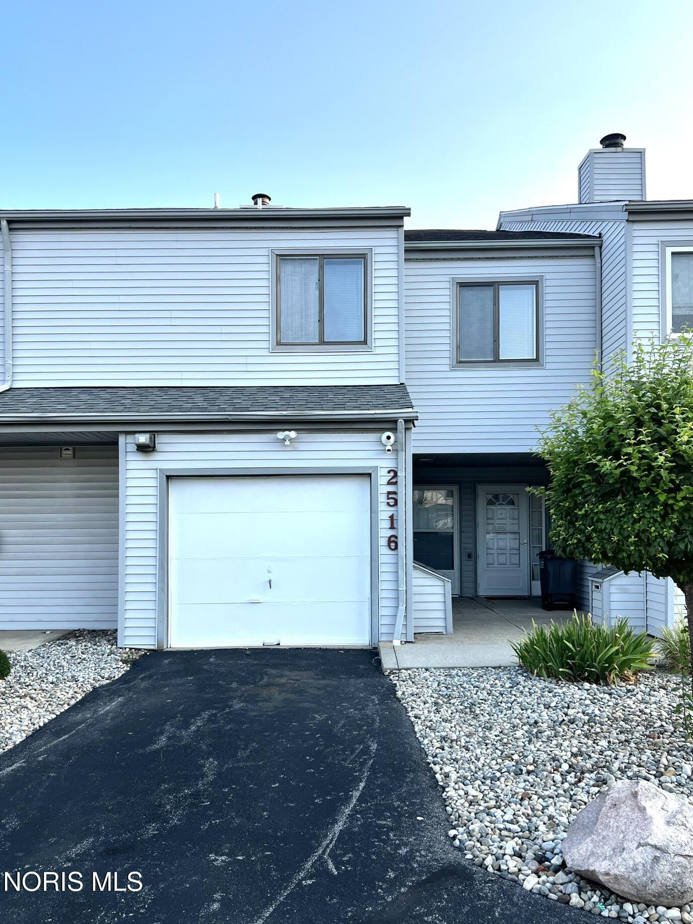 2516 W Village Drive — photo