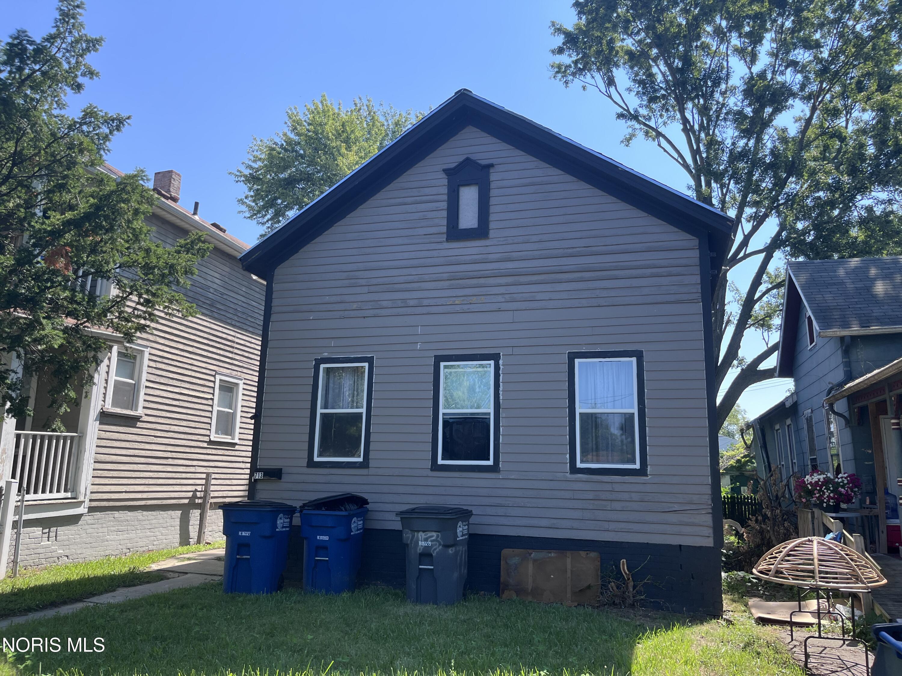 713 Thayer Street — photo