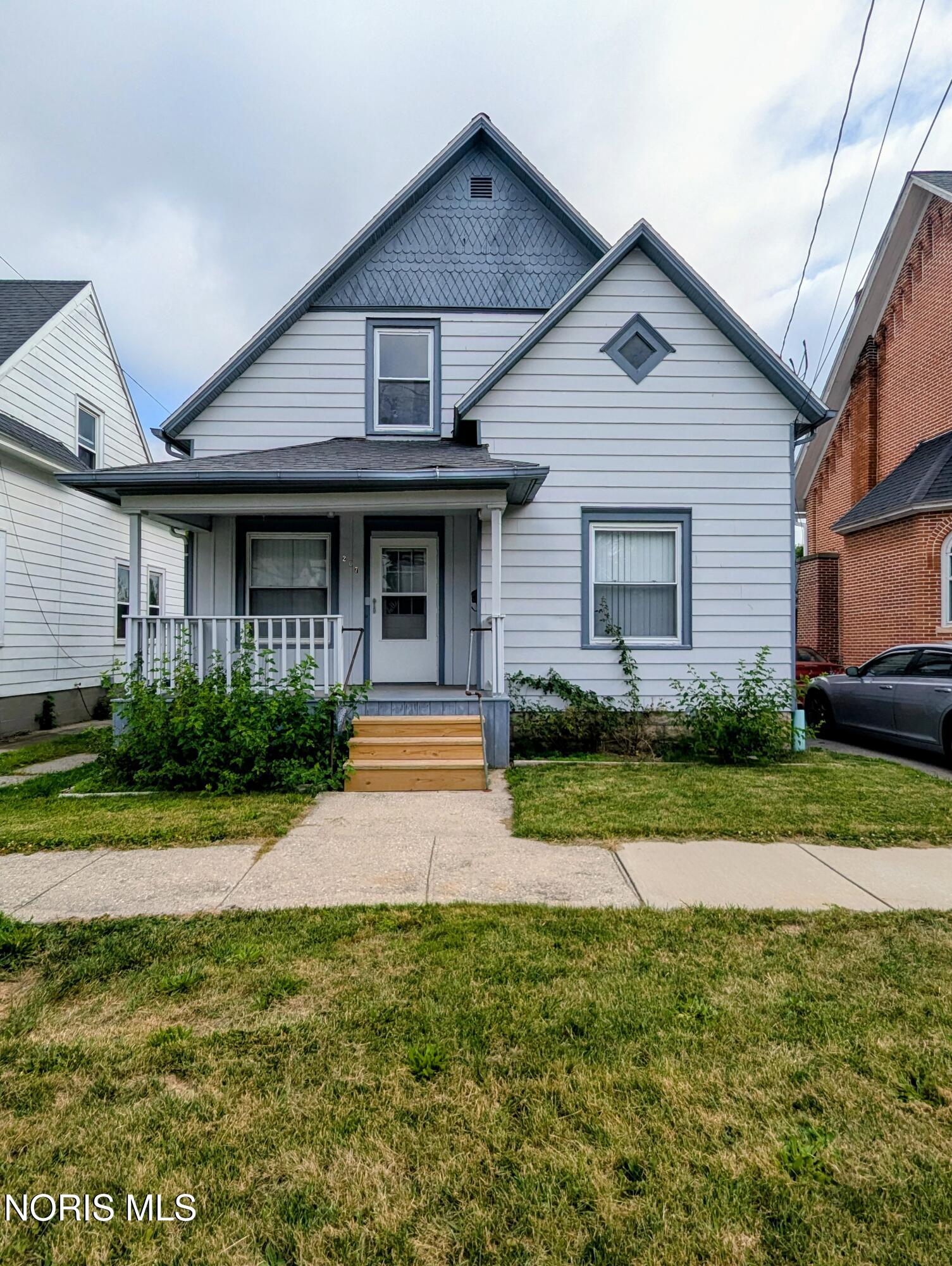 207 W Lawrence Street — photo