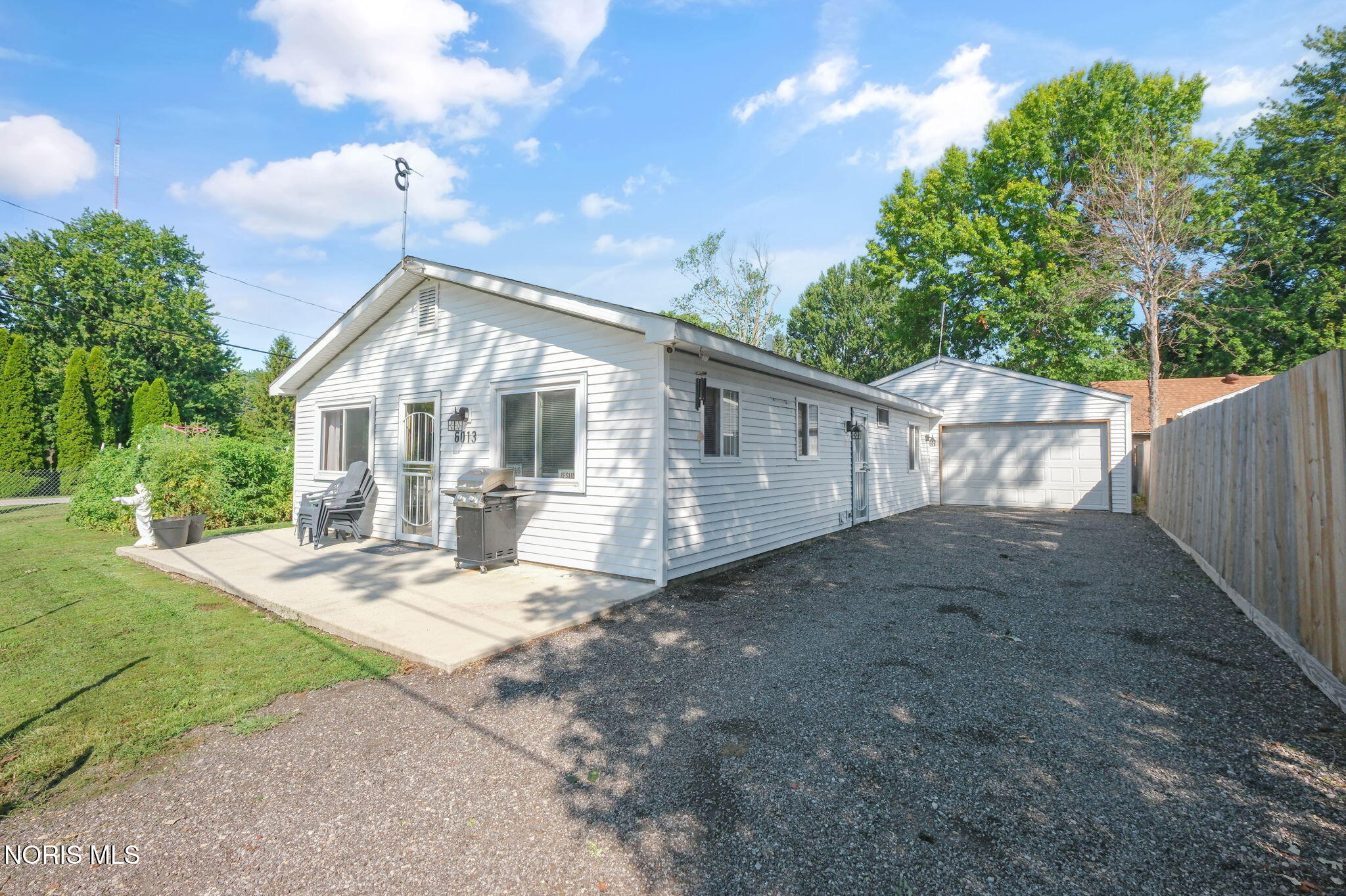 6013 James Road — photo