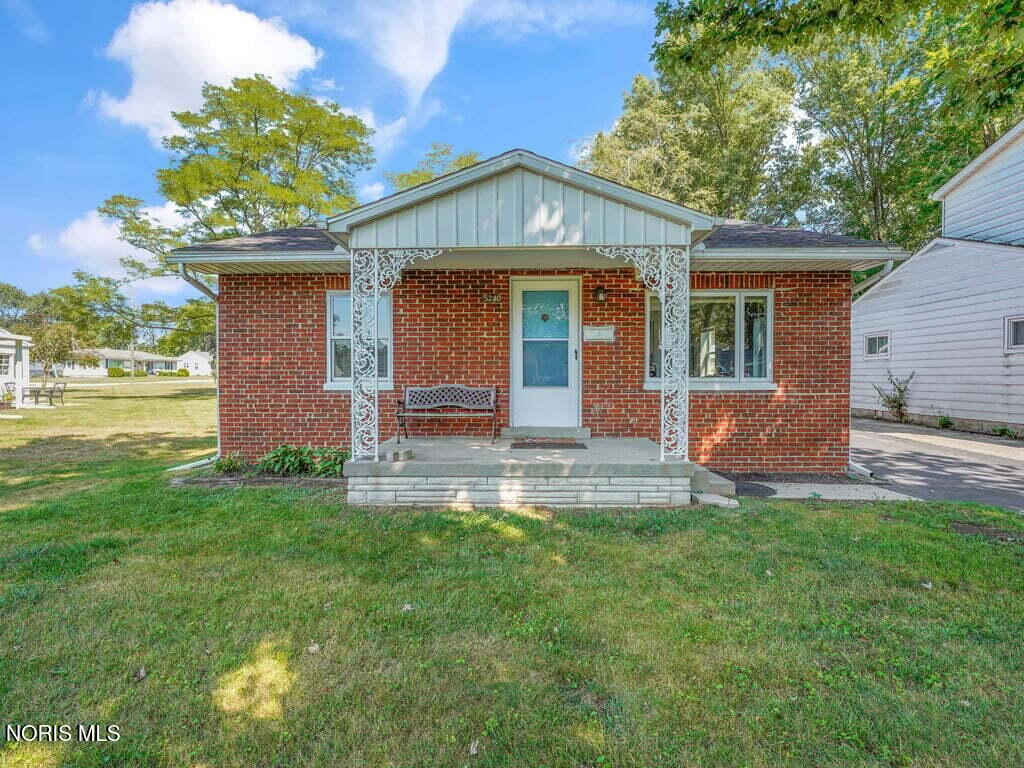 5240 Silvertown Drive — photo