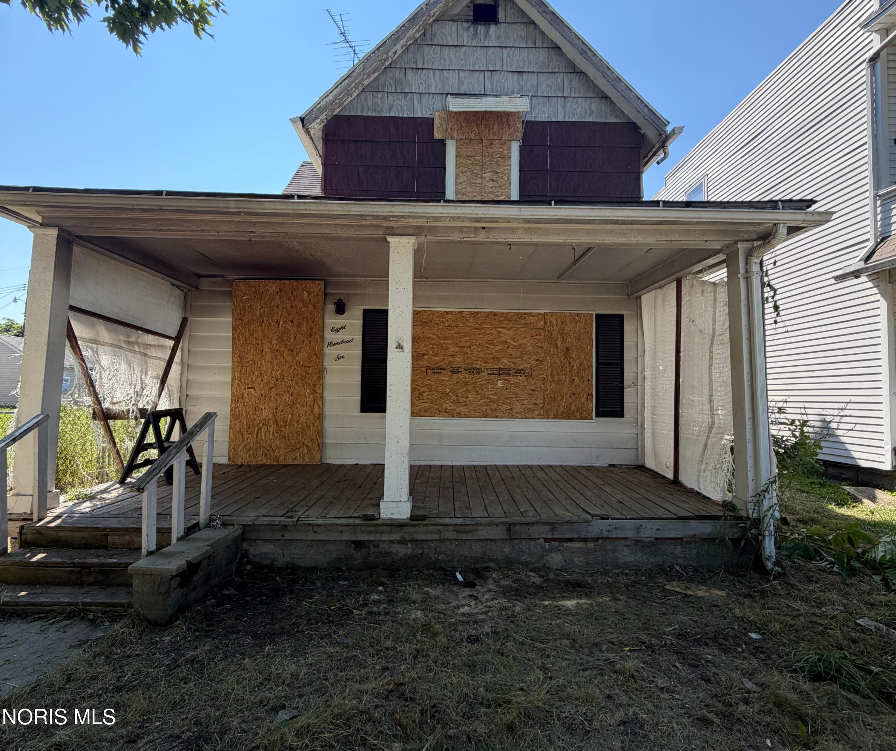 806 Lorain Street — photo