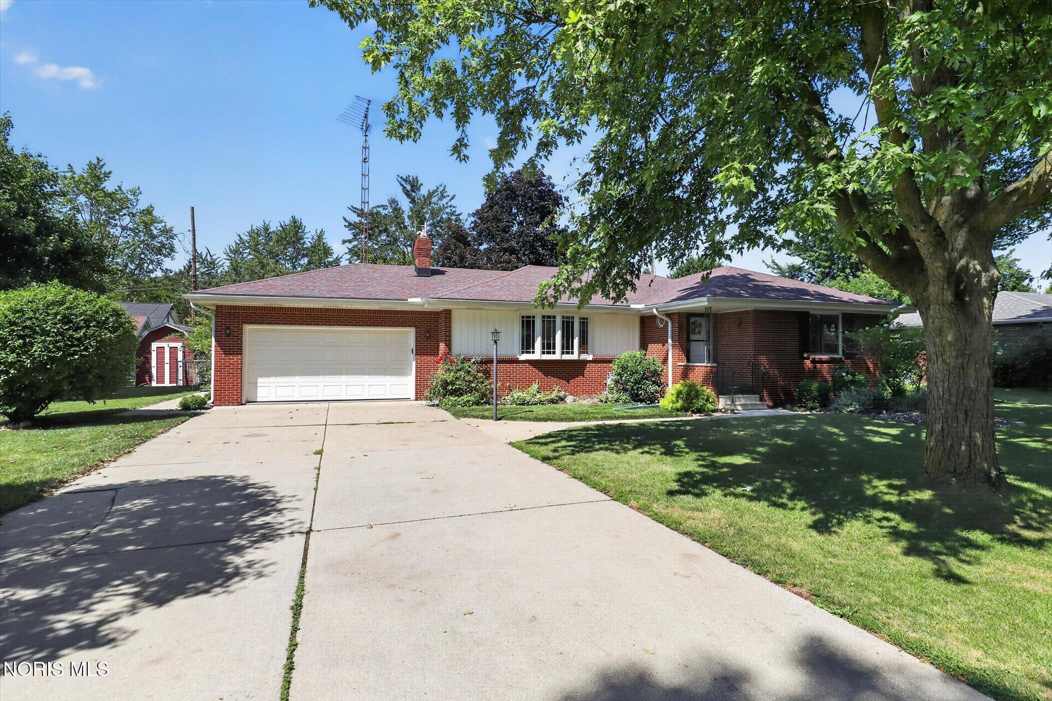 190 Evergreen Drive — photo