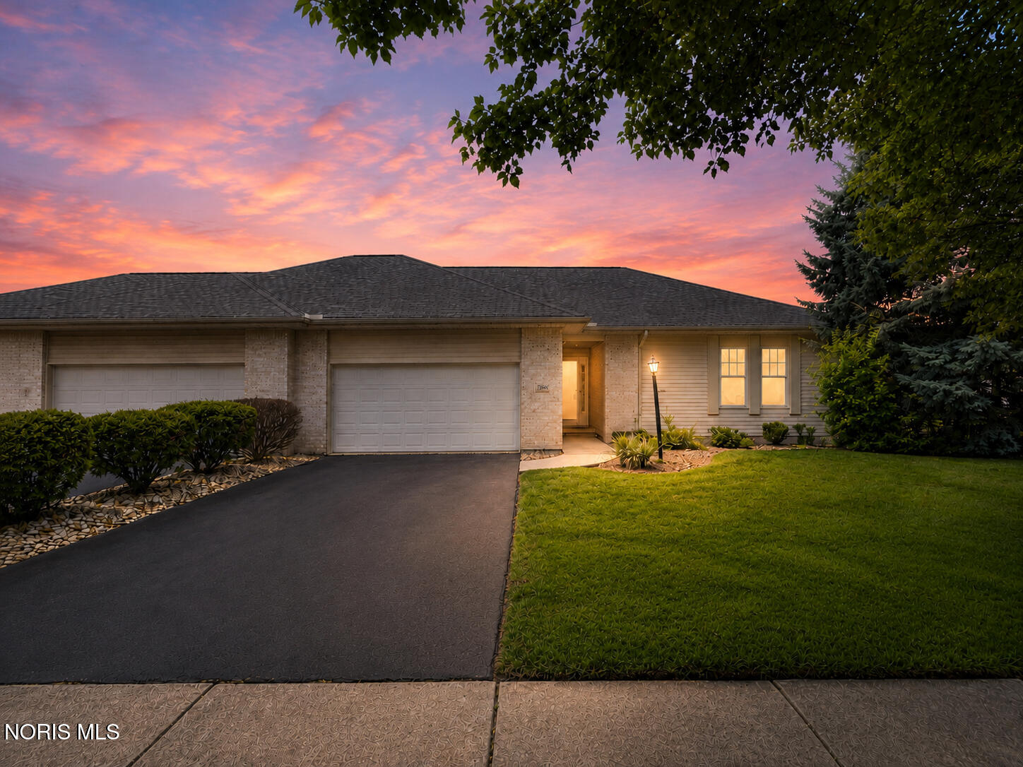 2547 Lake Vista Drive — photo