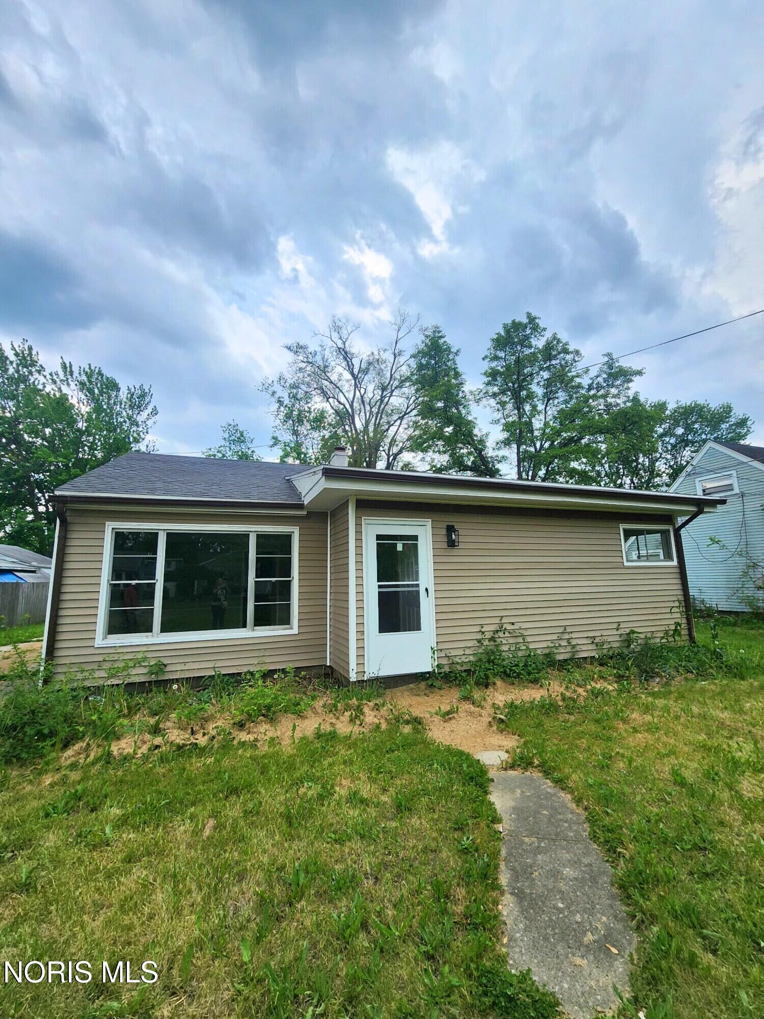 5513 Fleet Road — photo