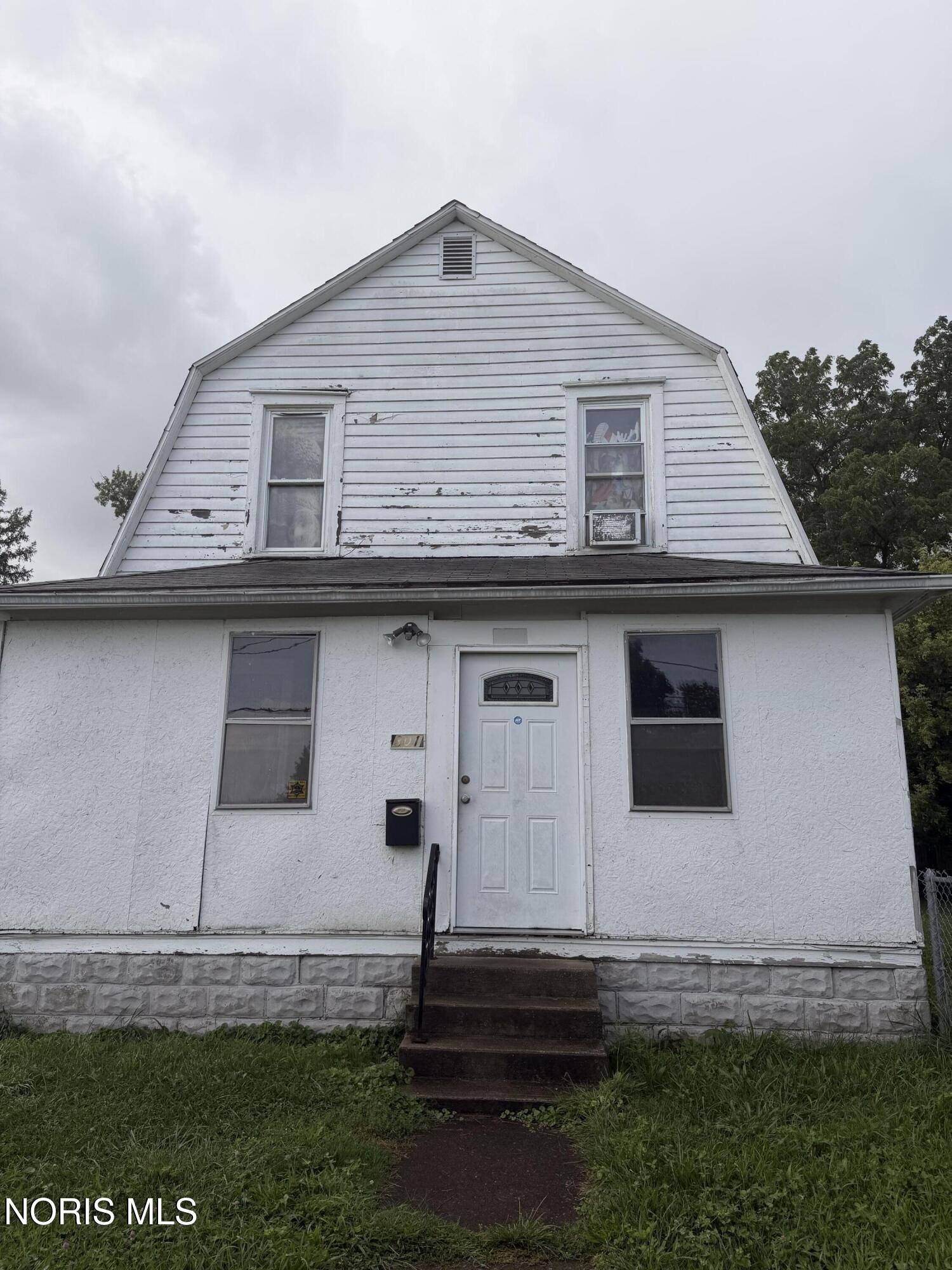 301 W Oakland Street — photo