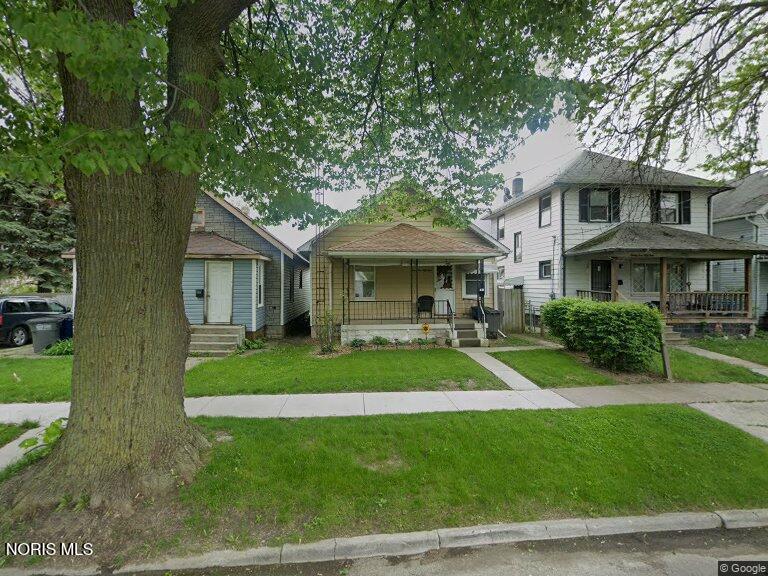 2458 Woodford Street — photo