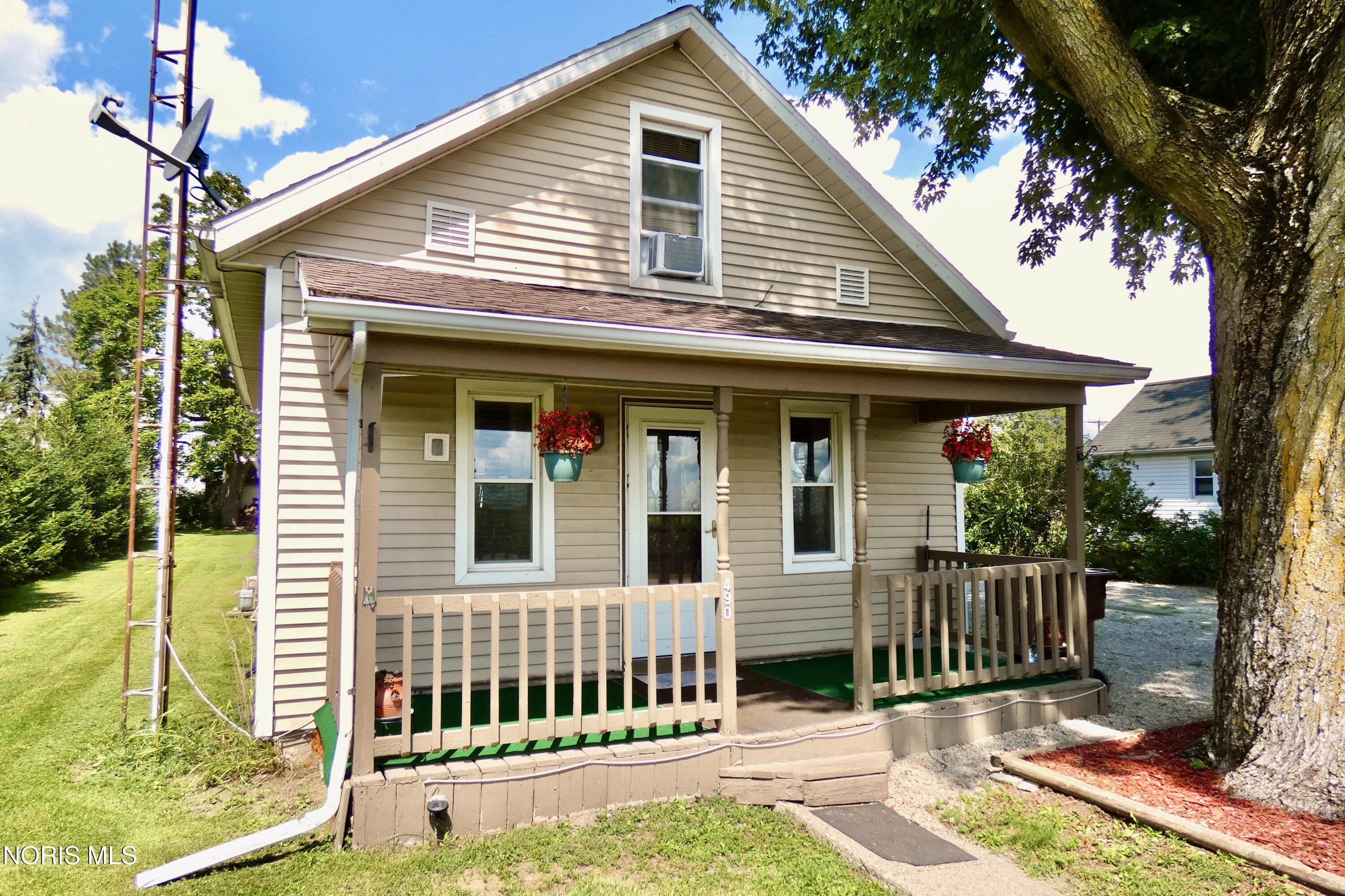 490 Fisher Street — photo