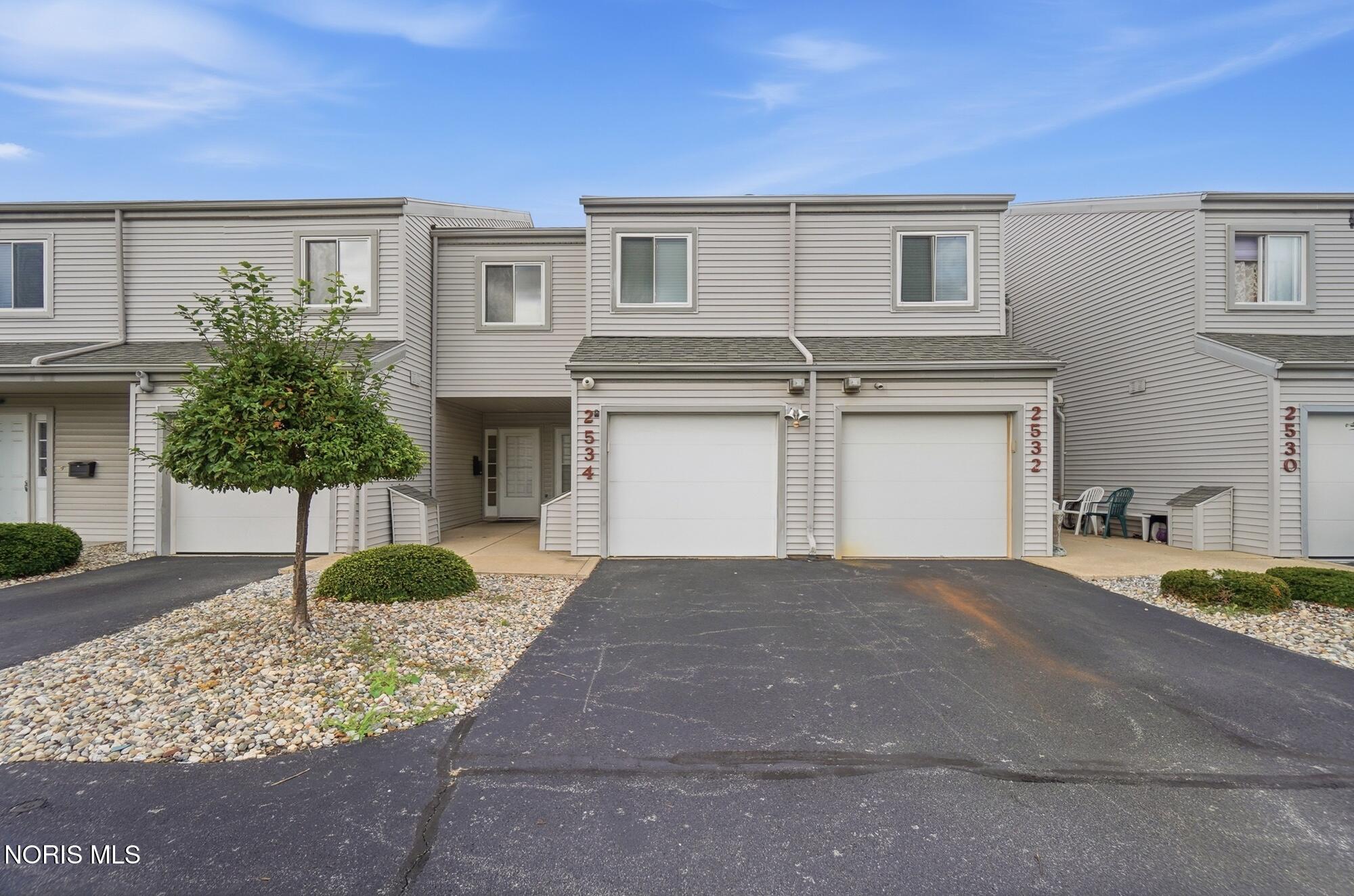 2534 W Village Drive — photo