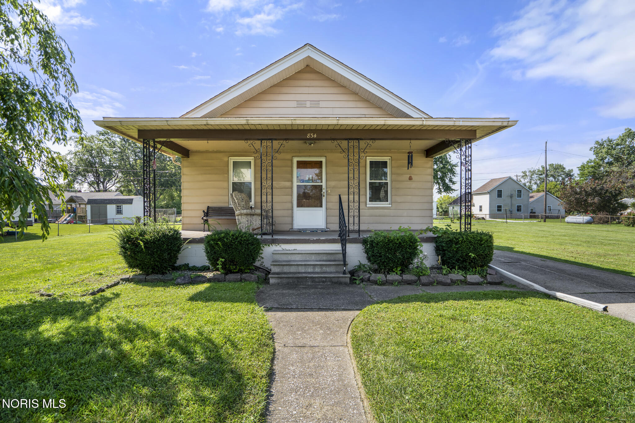 834 Gibson Drive — photo