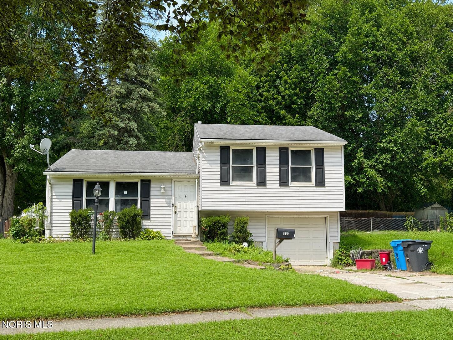 525 Heathshire Drive — photo