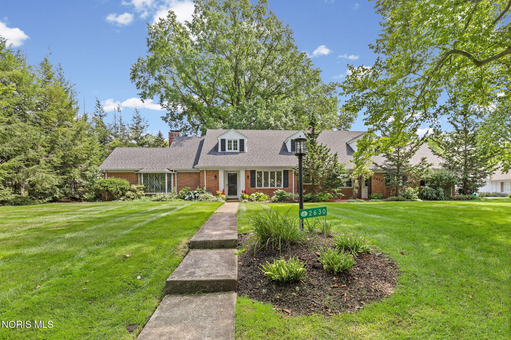 2630 Edgehill Road — photo