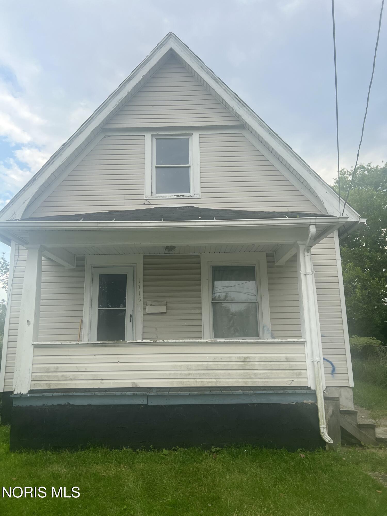 1715 Oakwood Avenue — photo
