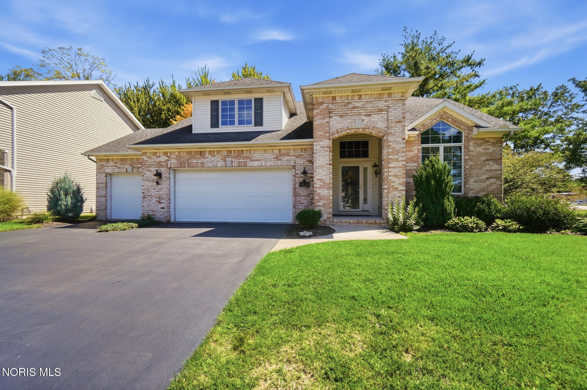 2214 Woods Edge Court — photo