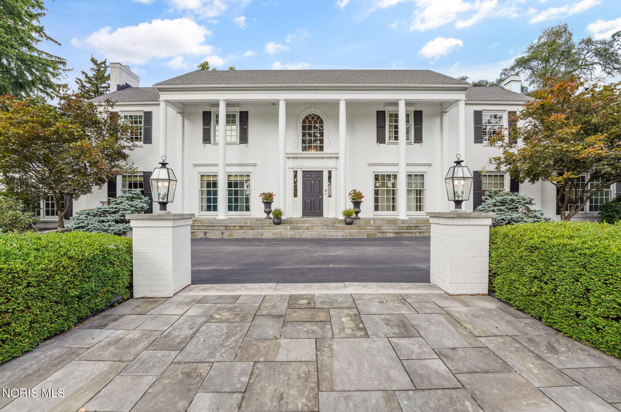 3000 Valley View Drive — photo