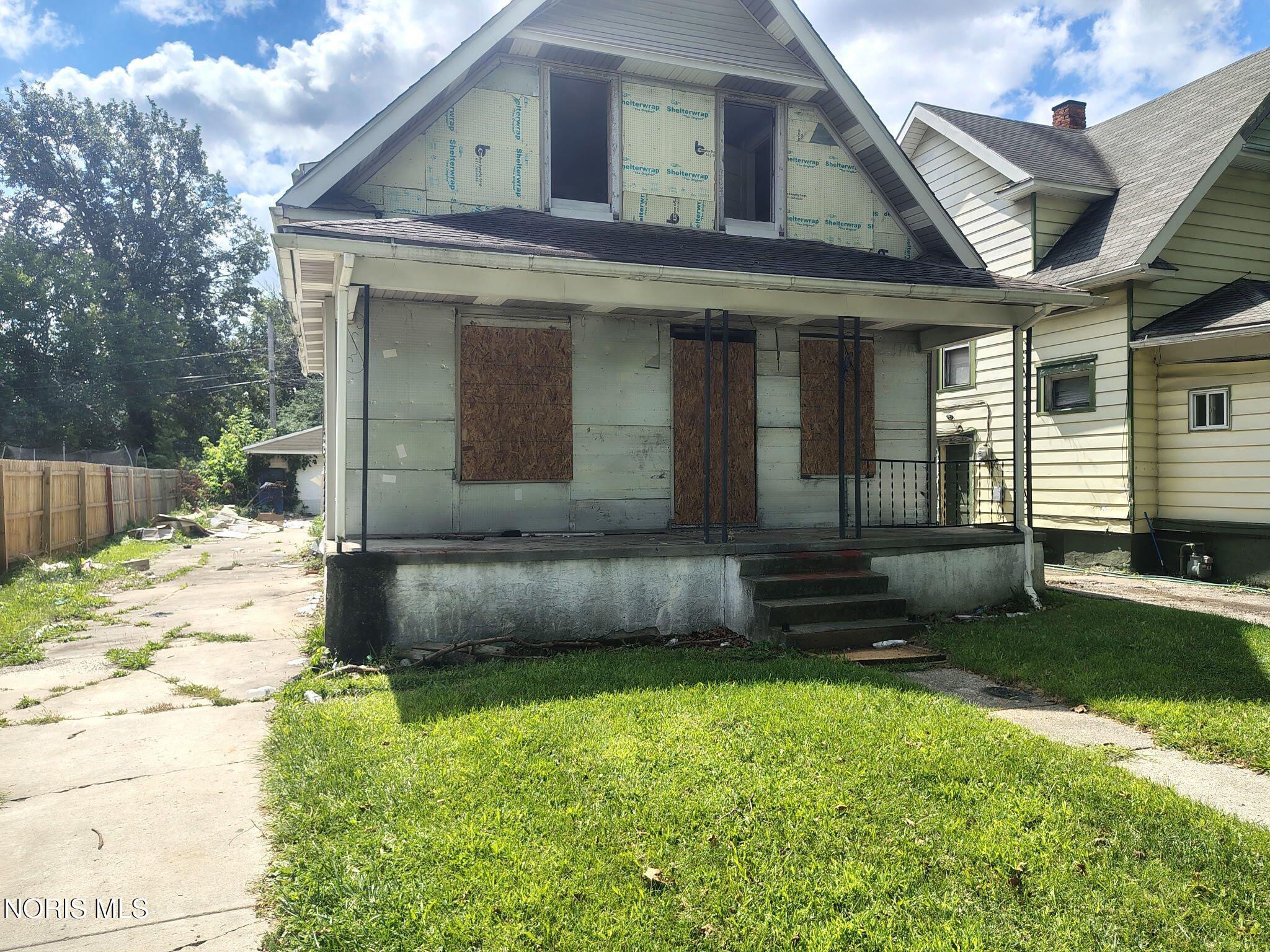 1401 Foster Avenue — photo
