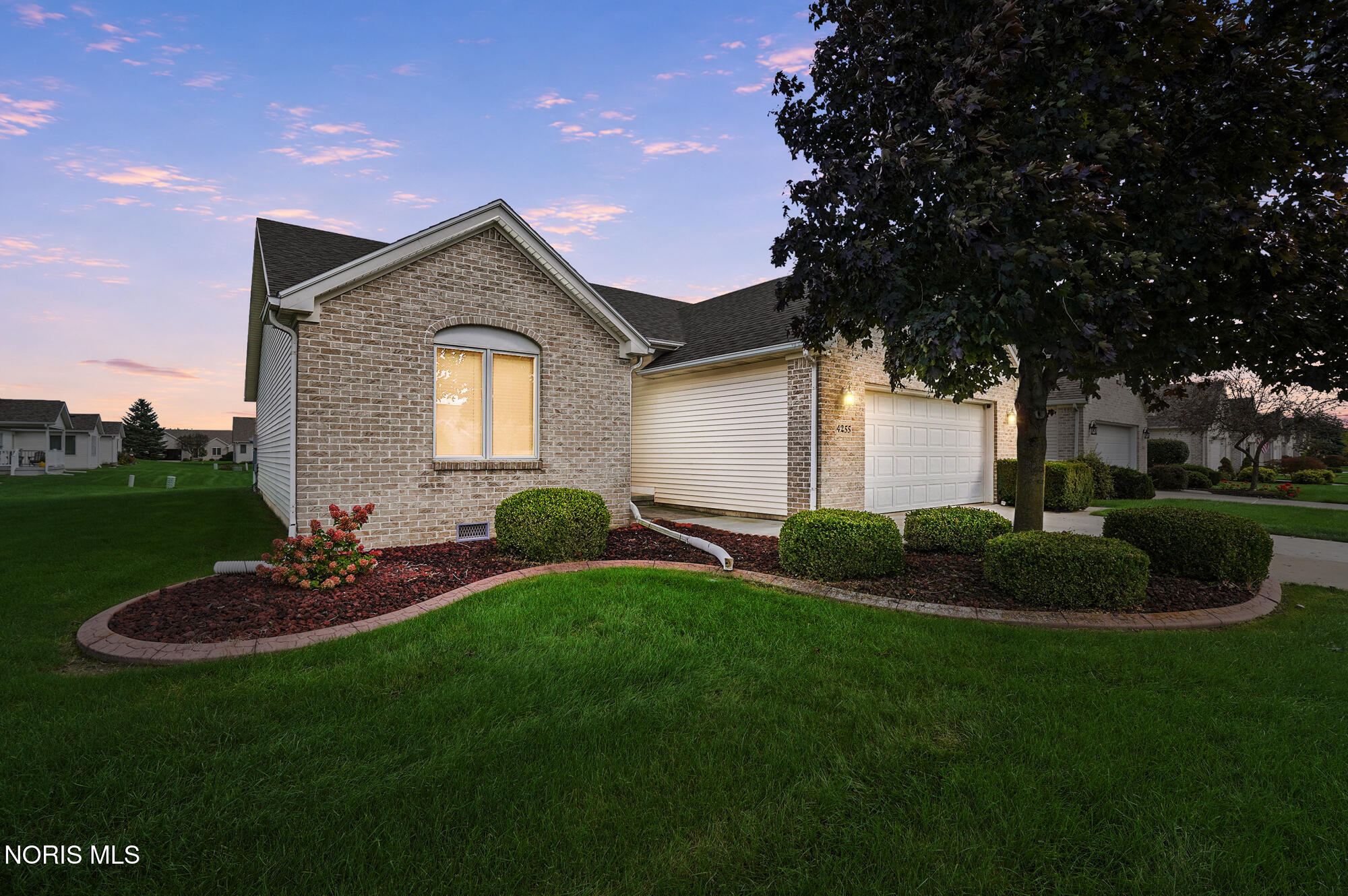 4255 W Waterbend Drive — photo