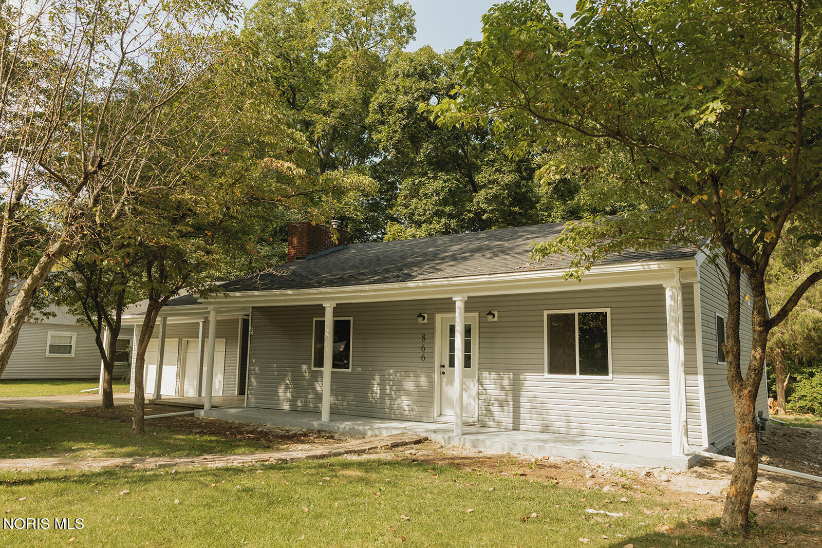 866 Summit Street — photo