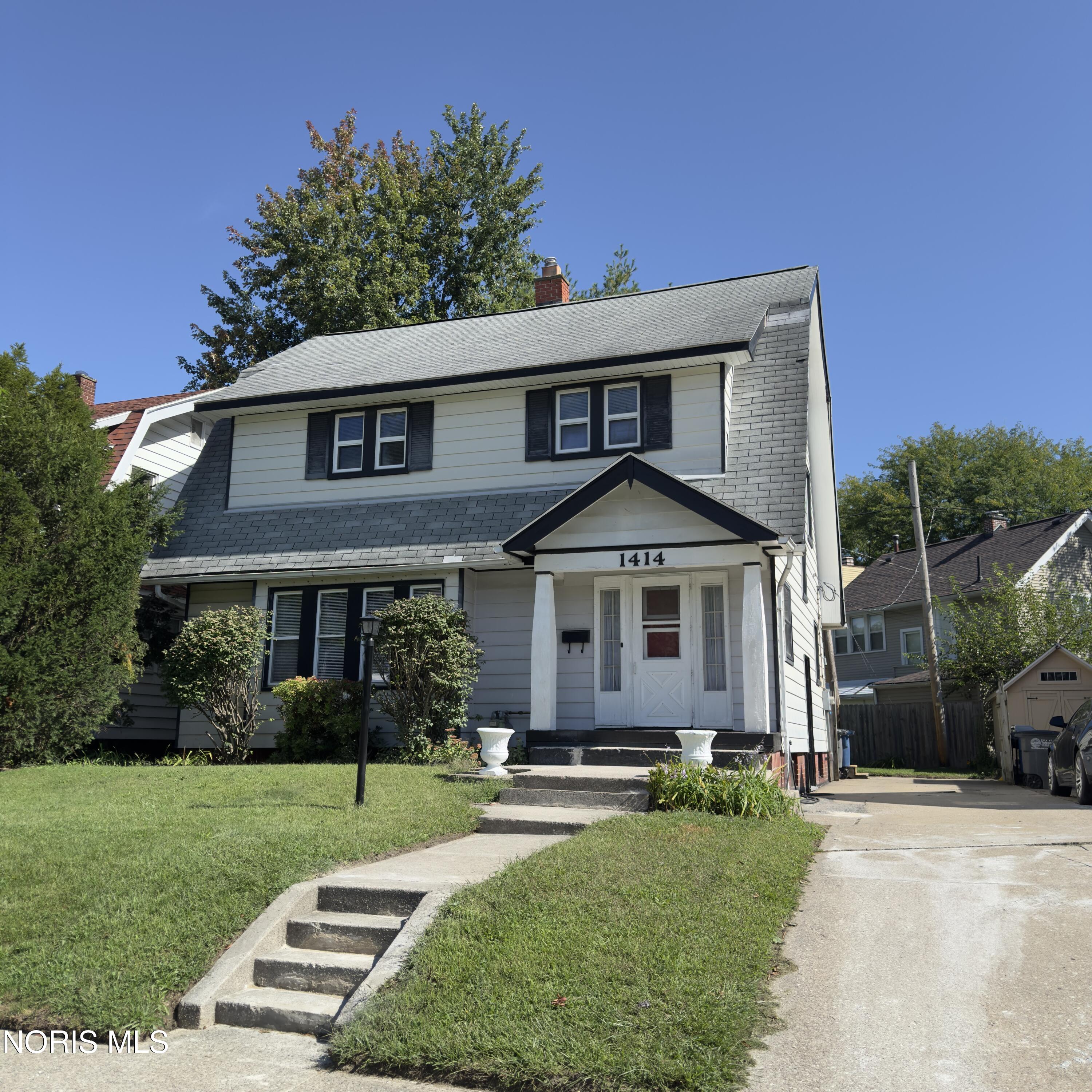 1414 Rollins Road — photo