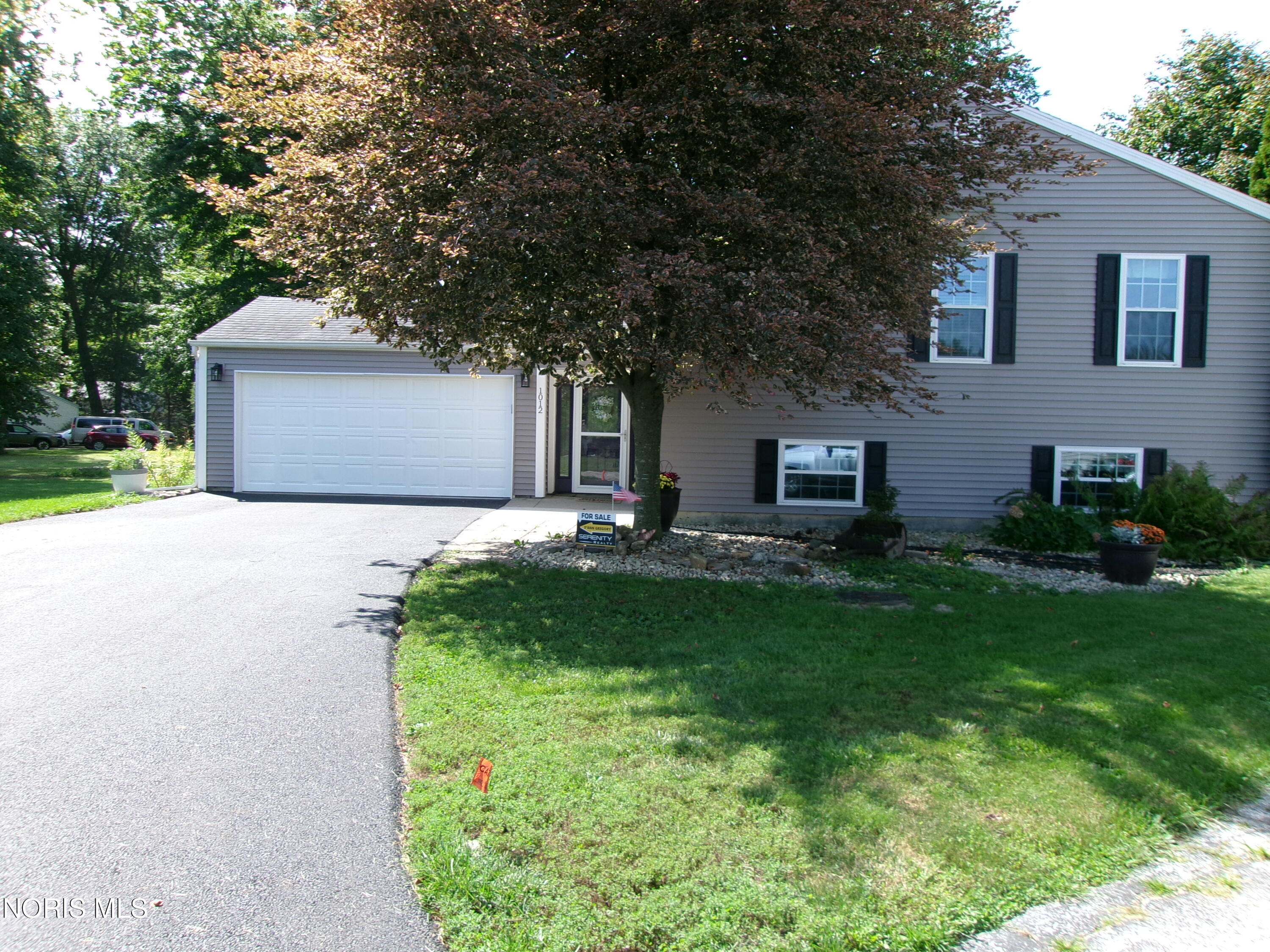 1012 Lakehurst Drive — photo