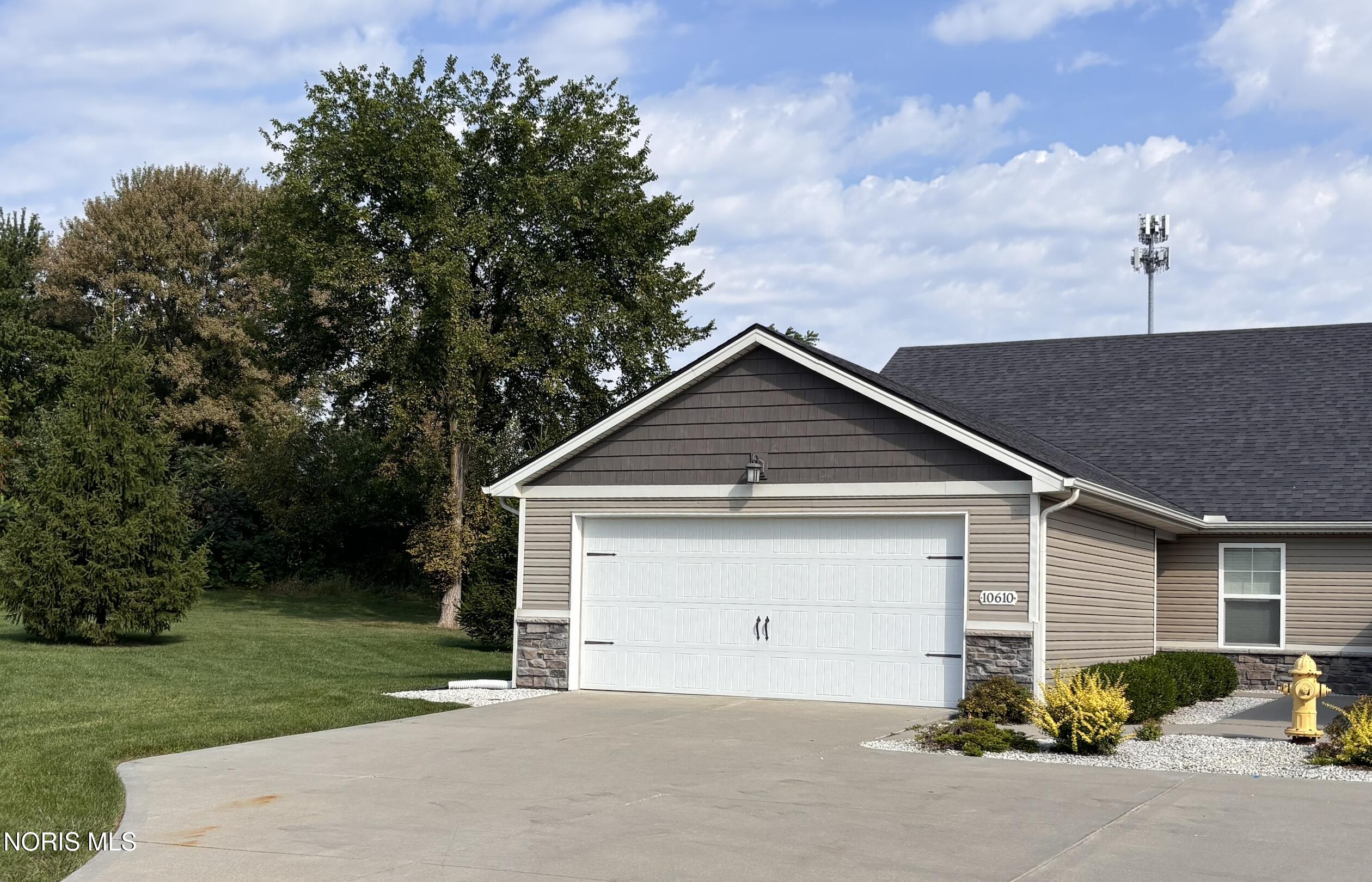 10610 River Oaks Drive — photo