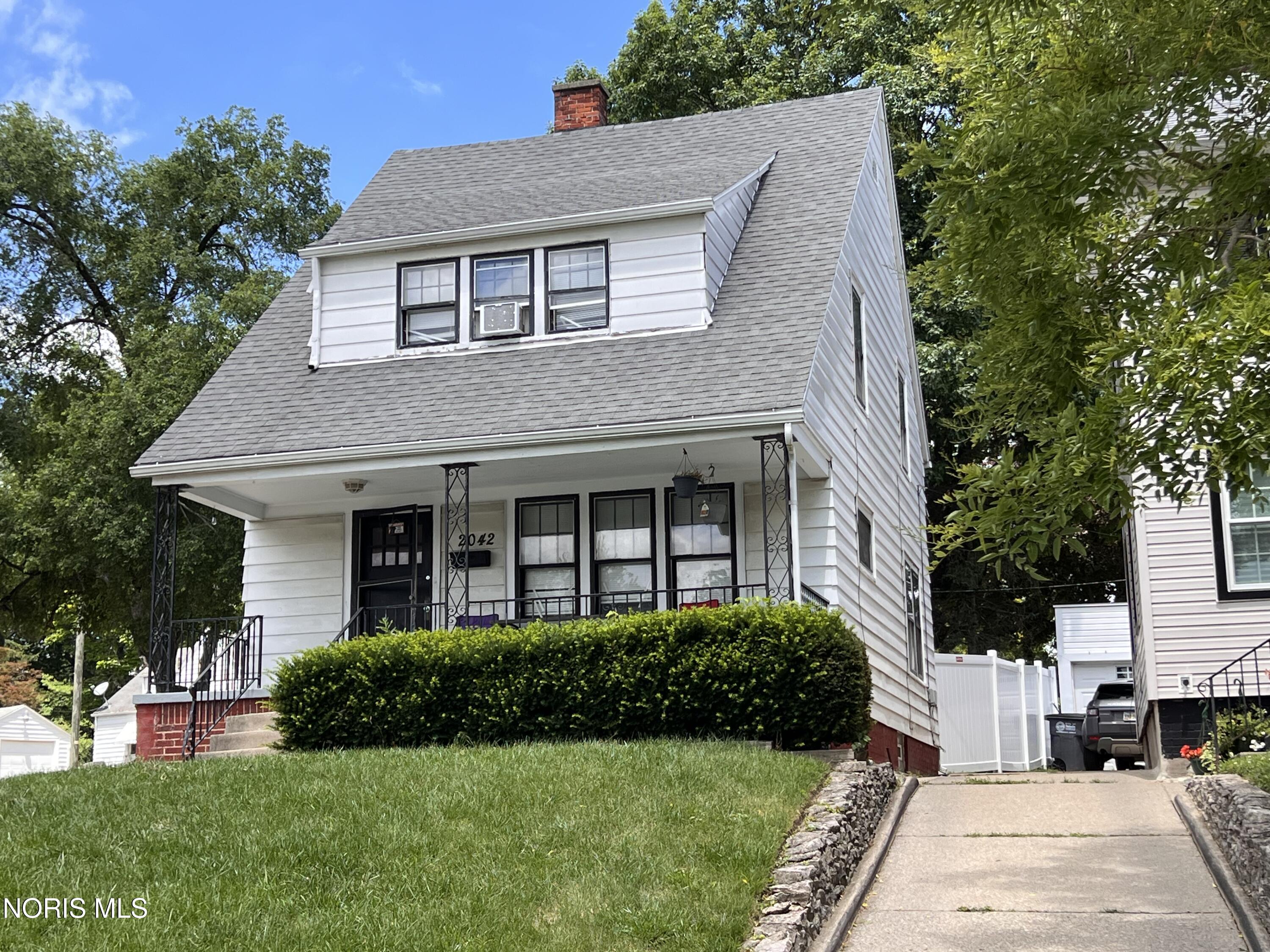 2042 Southmoor Drive — photo