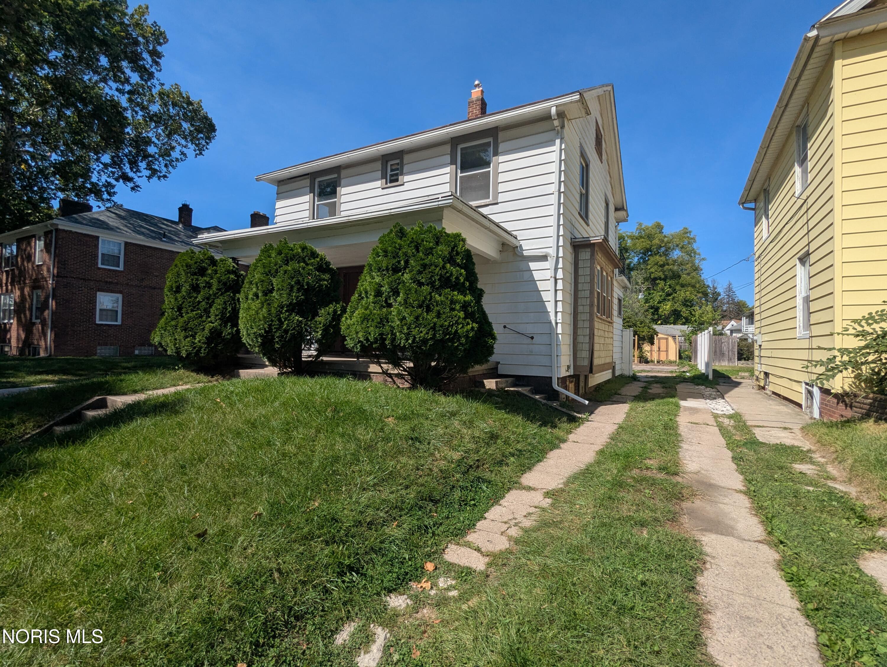 2034 Fernwood Avenue — photo