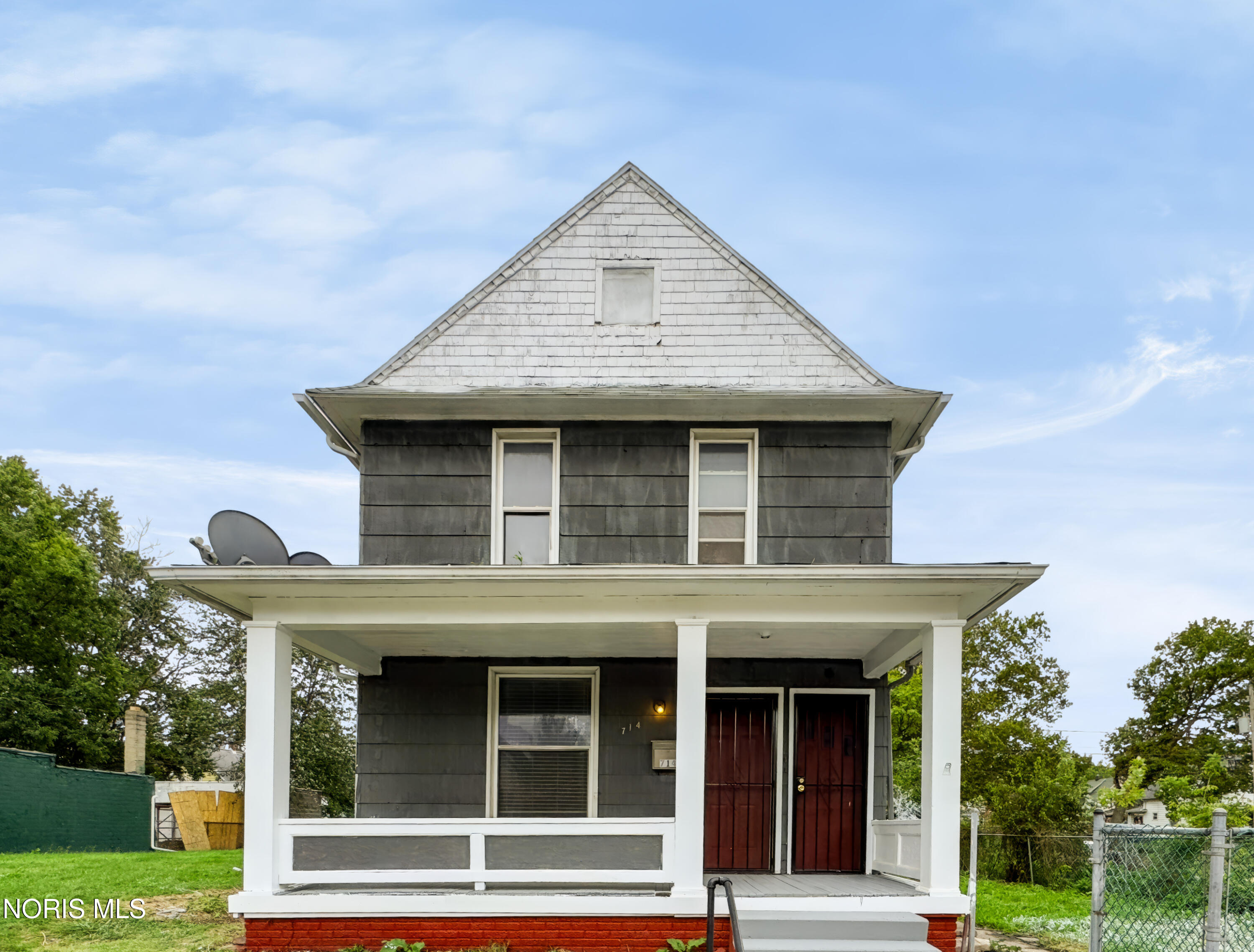 714 Oak Street — photo