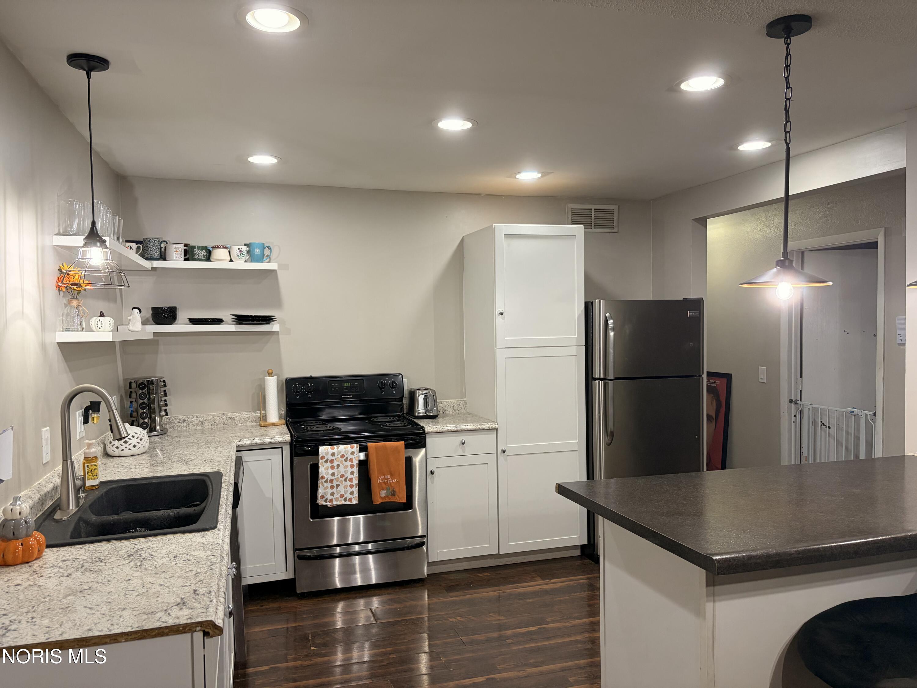 1666 Brownstone Boulevard, Unit 512 — photo