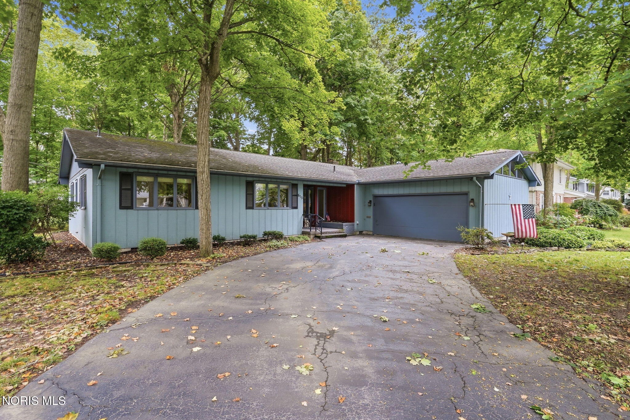 615 Sutton Place — photo