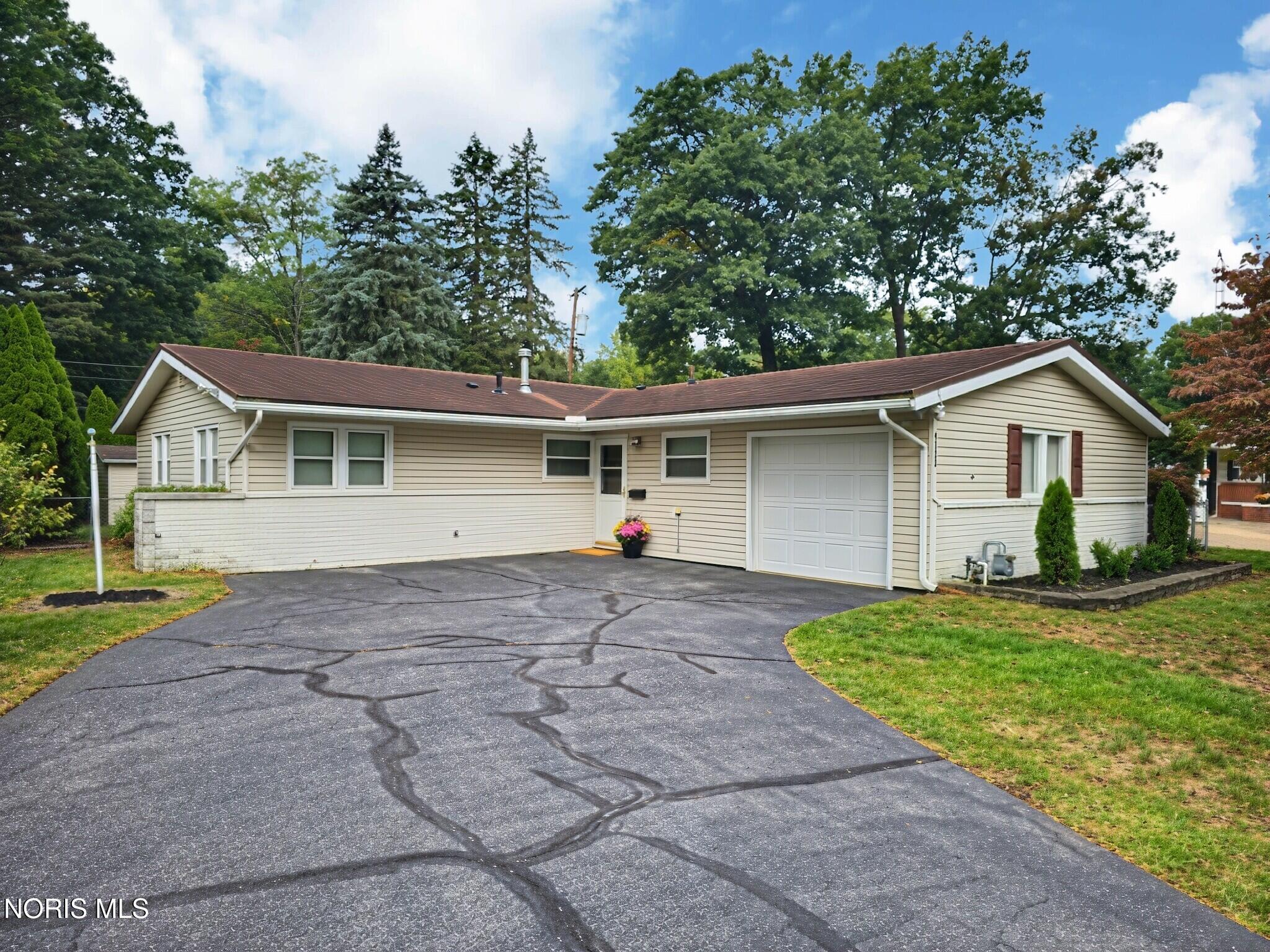 4743 Oak Glen Drive — photo