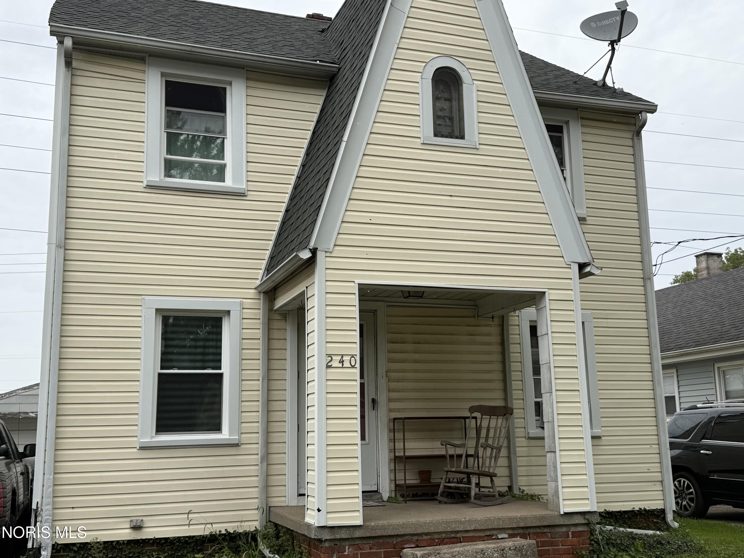 240 W Crawford Avenue — photo
