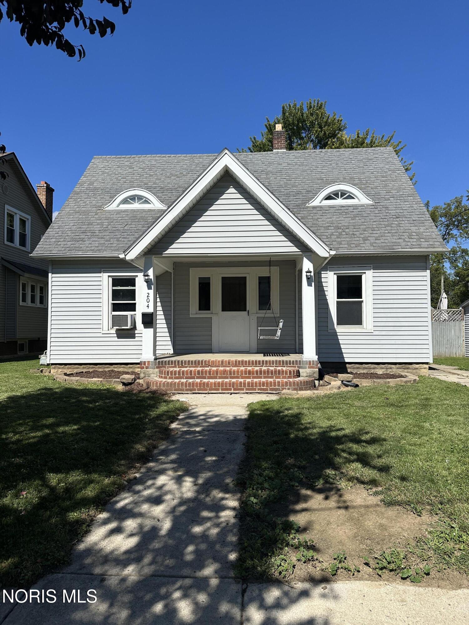 204 Laquineo Street — photo