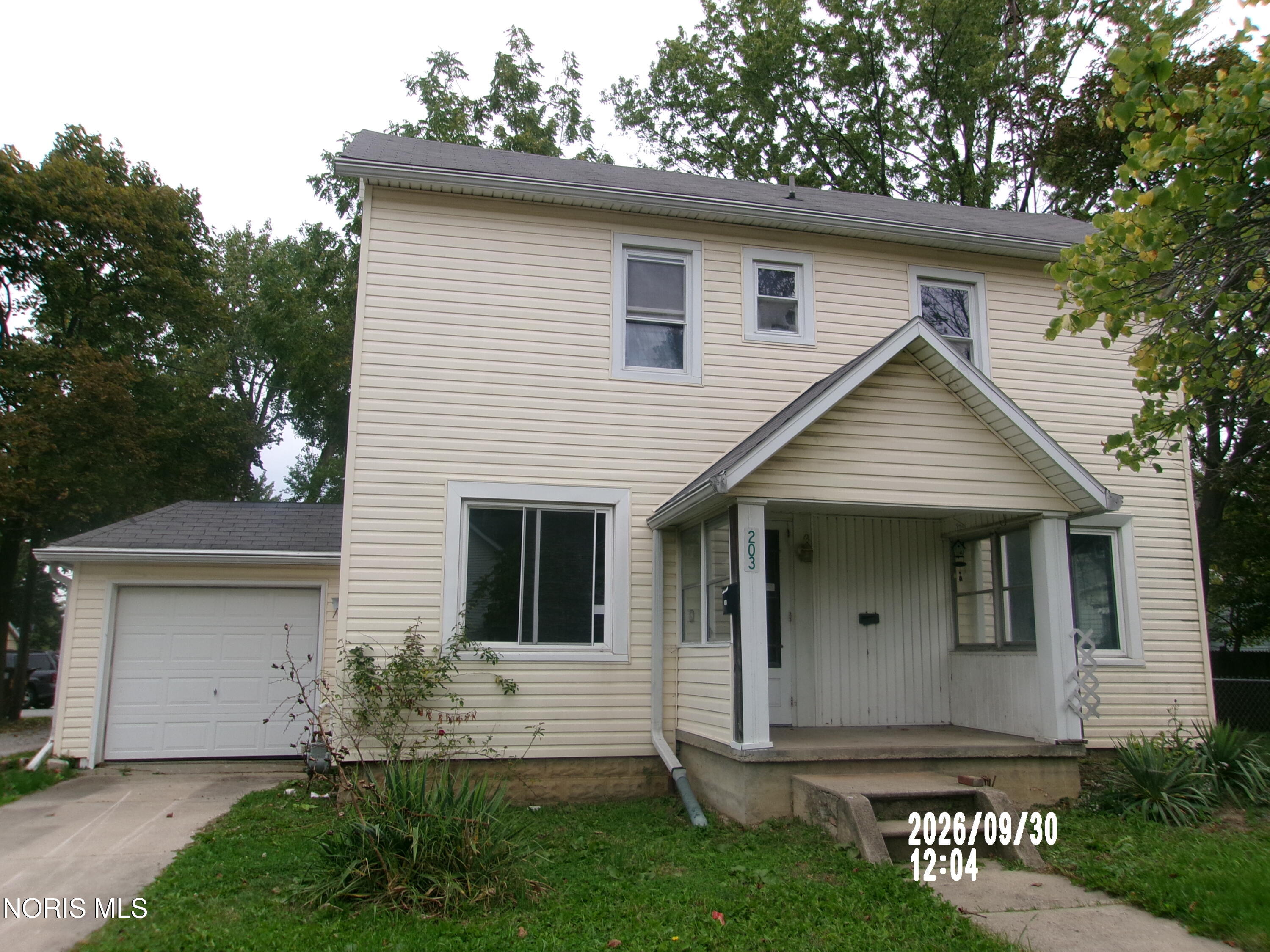 203 E Oak Street — photo