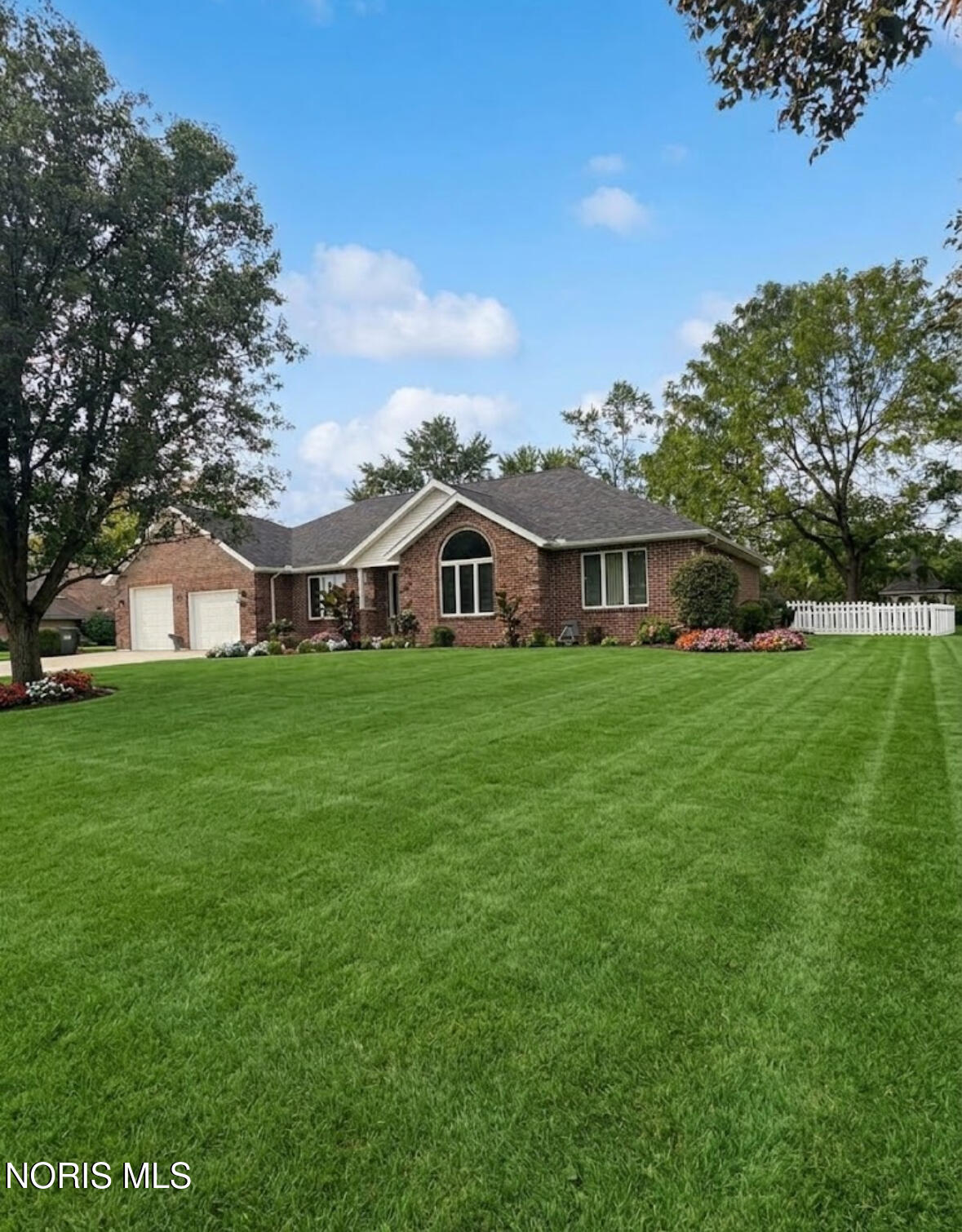1127 Charlotte Circle — photo