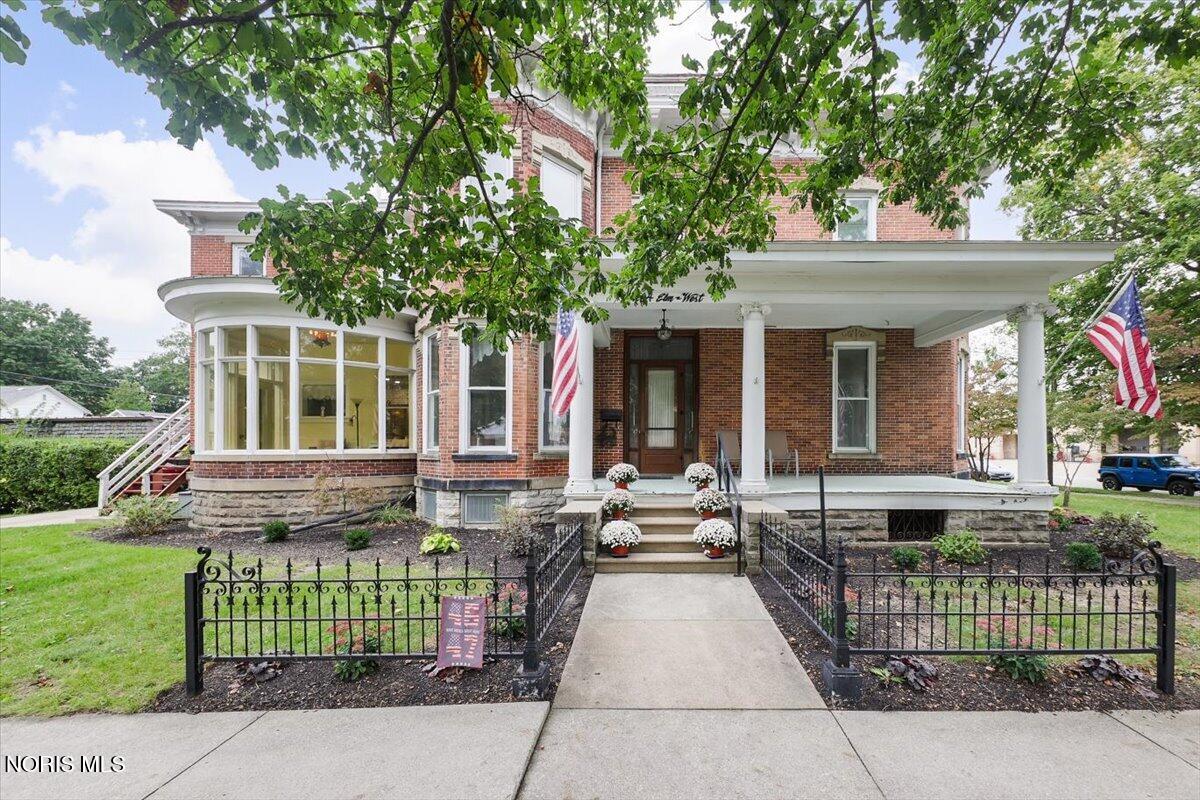 204 W Elm Street — photo