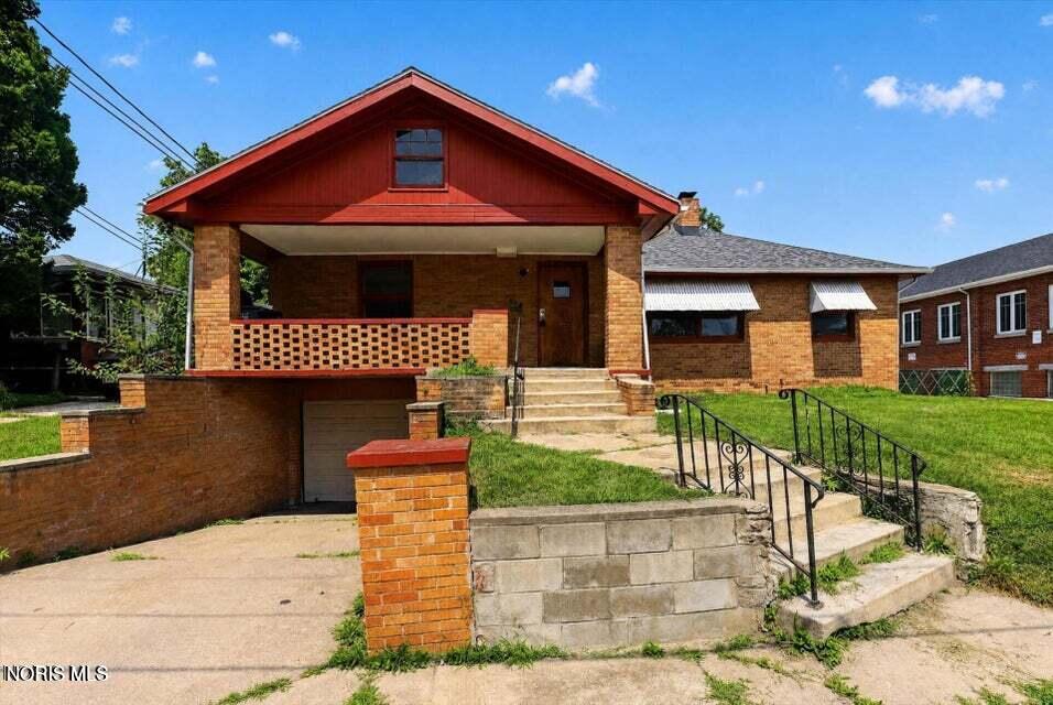 735 Russell Street — photo