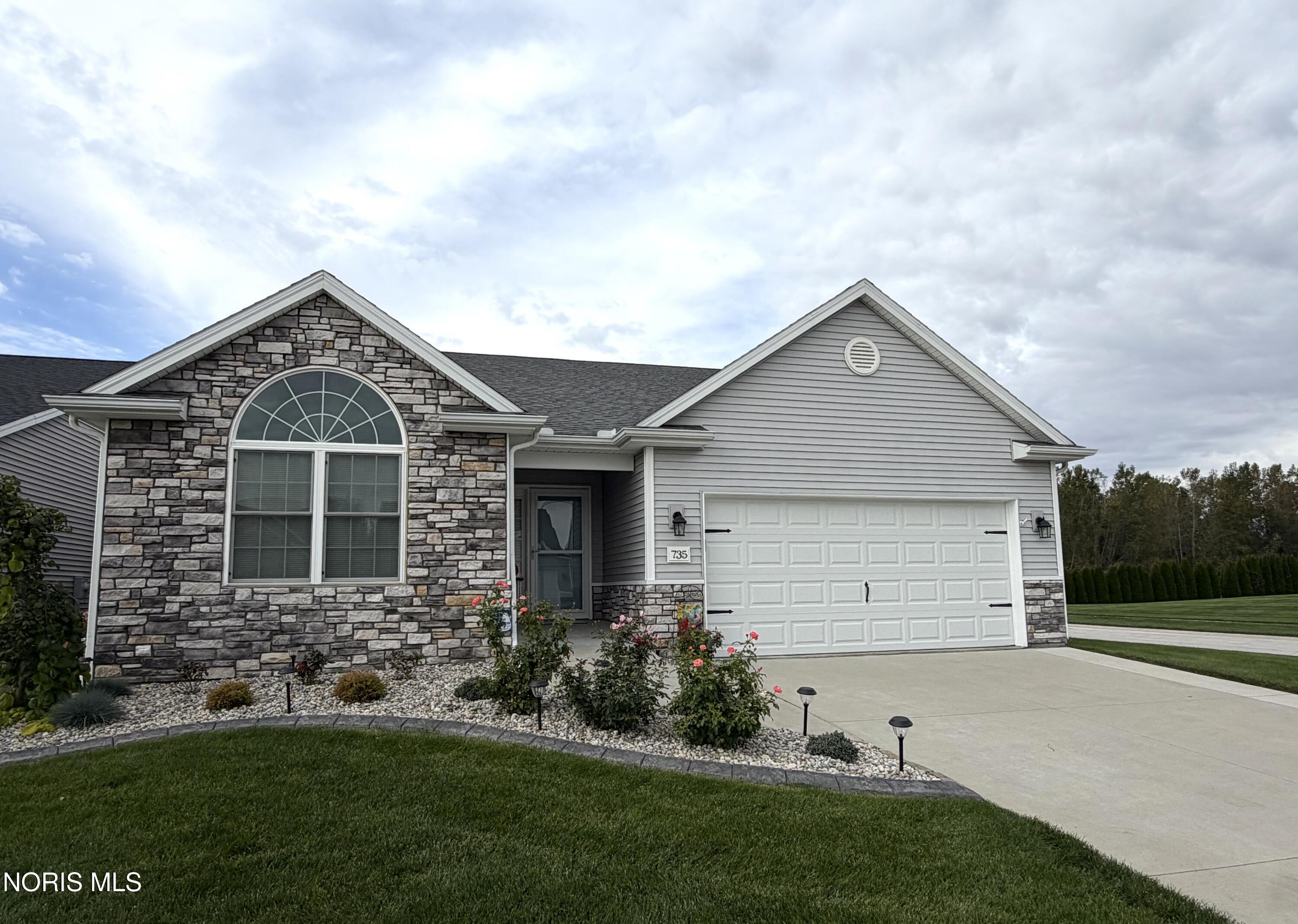 735 Meadowland Trail — photo