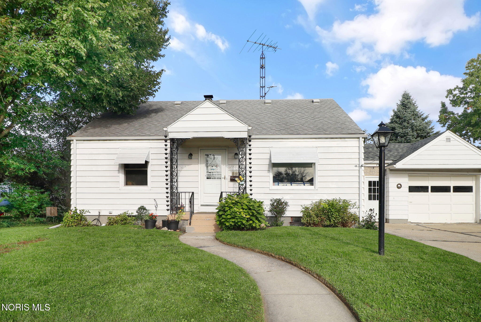 102 N Masters Court — photo